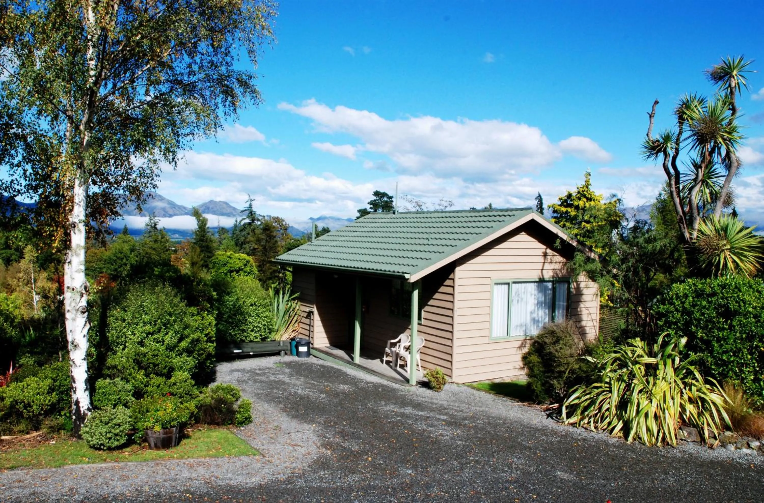 Facade/entrance in The Chalets Motel