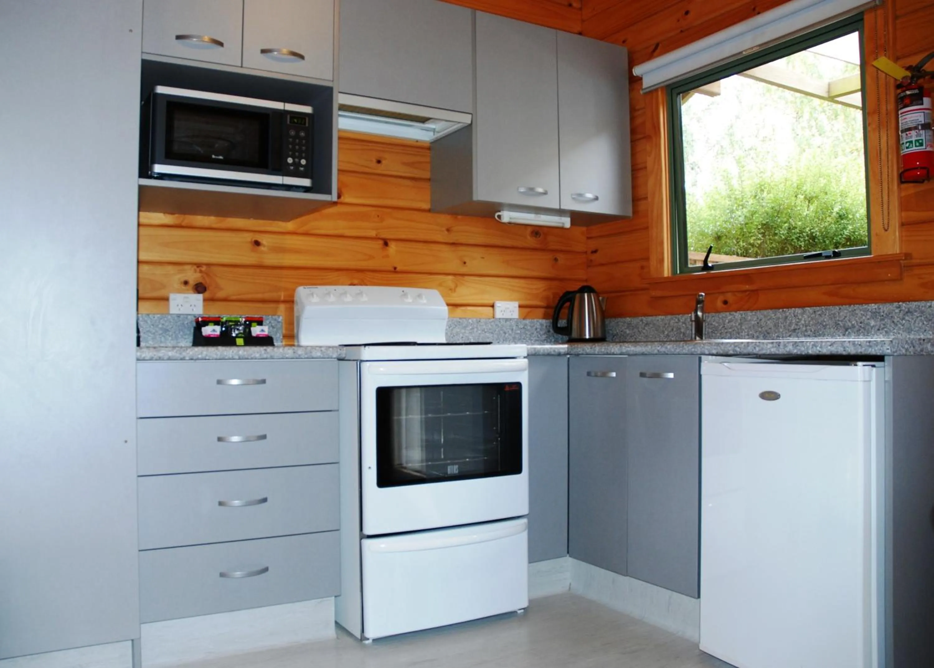 Kitchen or kitchenette in The Chalets Motel