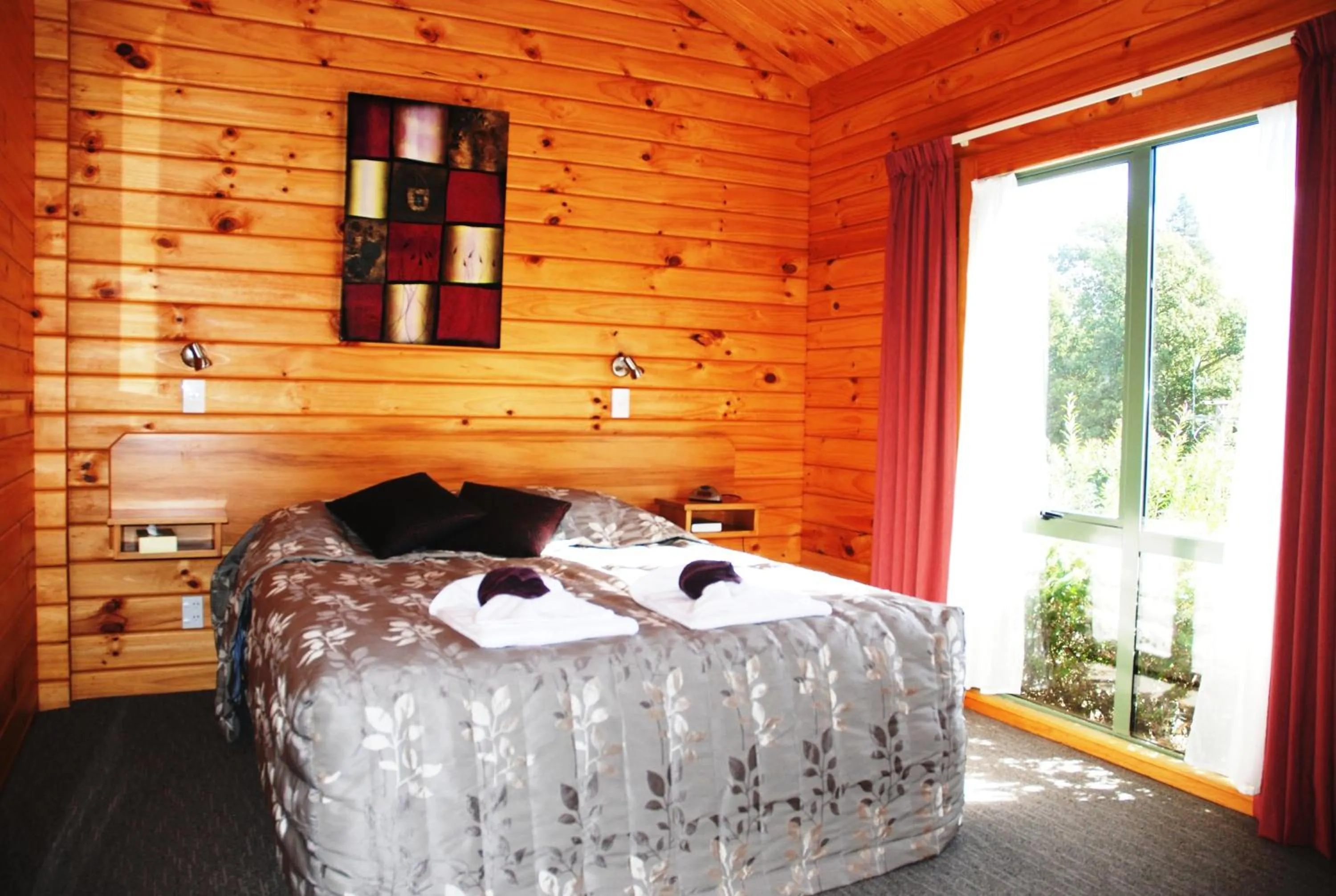 Bedroom in The Chalets Motel