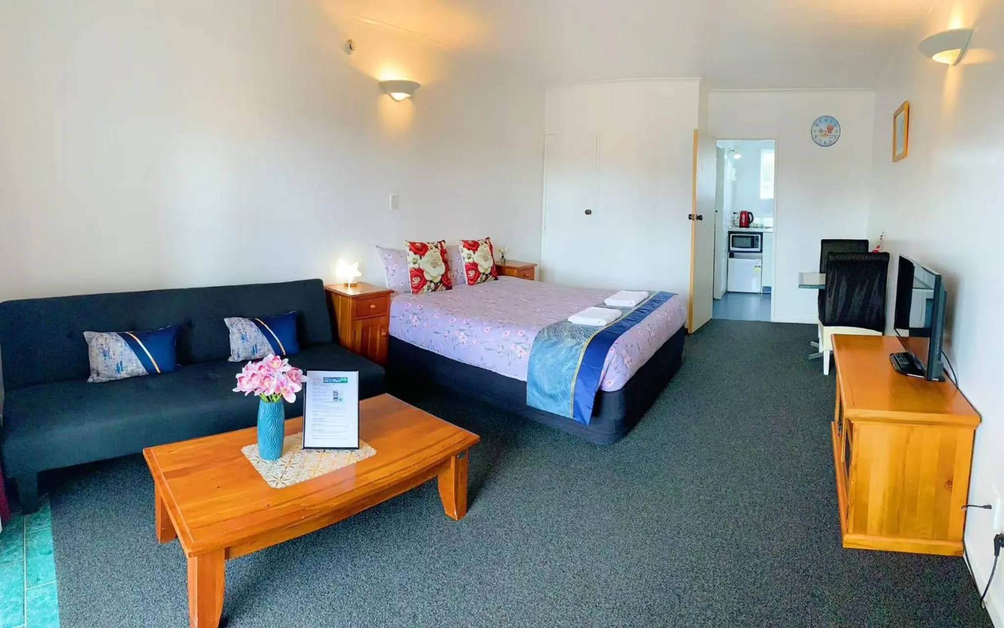 Bedroom, Bed in Kerry's Motel