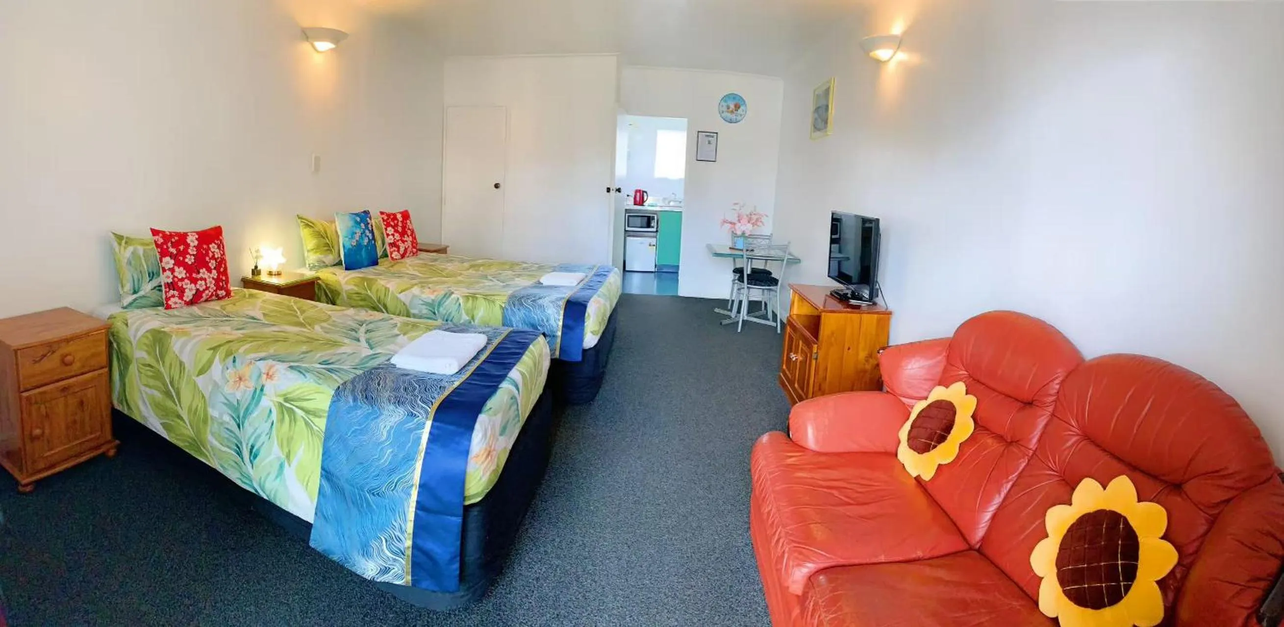 Bedroom, Bed in Kerry's Motel