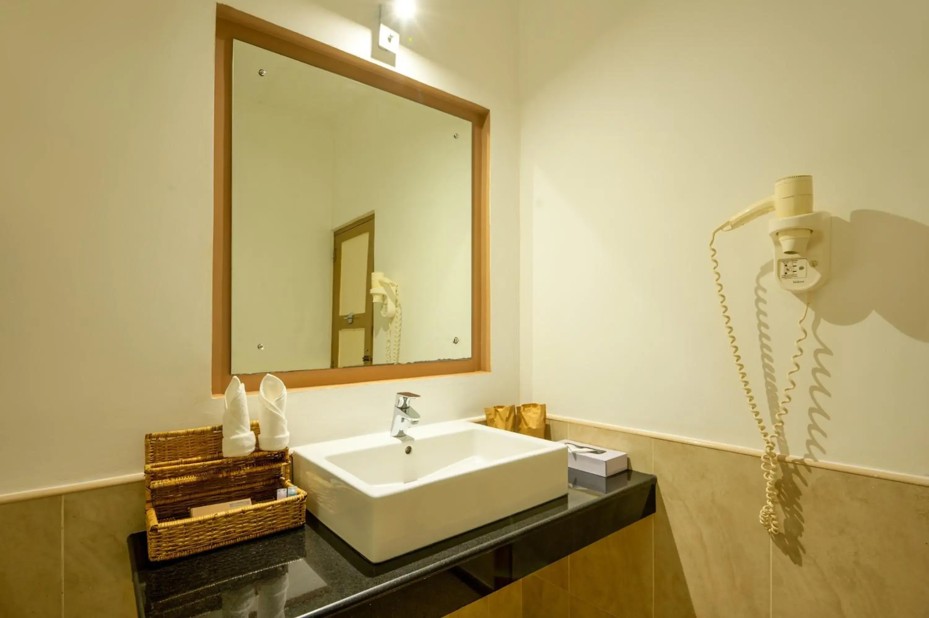 Superior Cottage with 10 minutes FREE Head Massage maximum for 1 person per room & 15% Discount on Beverages in Sigiriya Village Superior Cottage with 10 minutes FREE Head Massage maximum for 1 person per room & 15% Discount on Beverages in Sigiriya Village