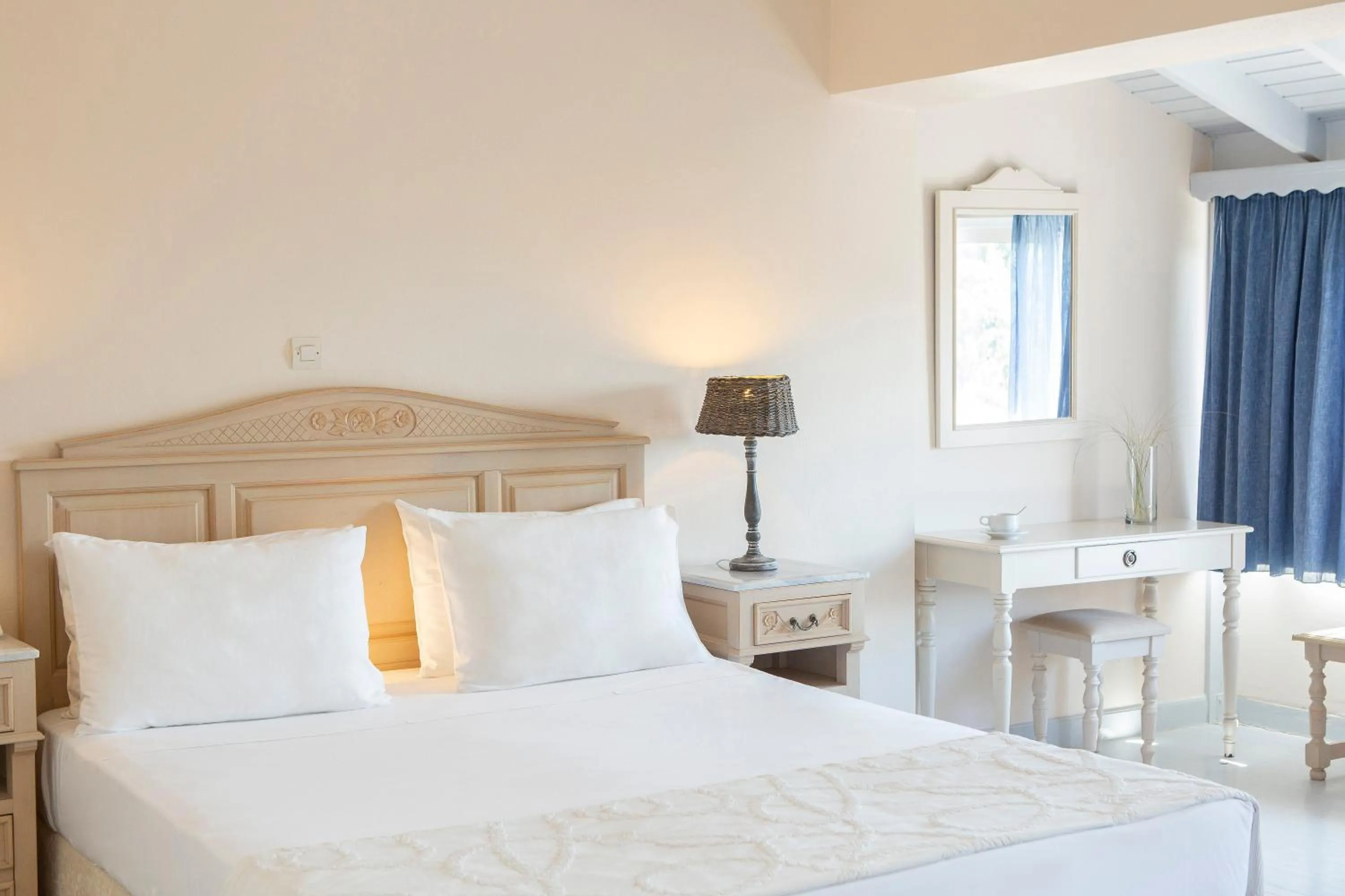 Bedroom, Bed in Red Tower Hotel