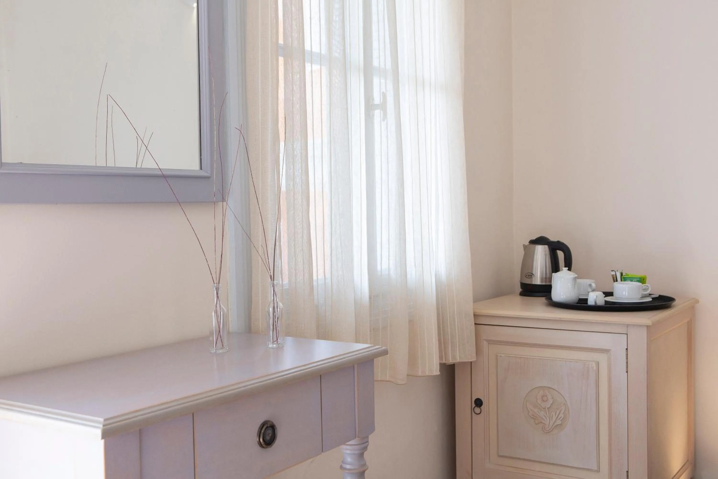 Coffee/tea facilities in Red Tower Hotel