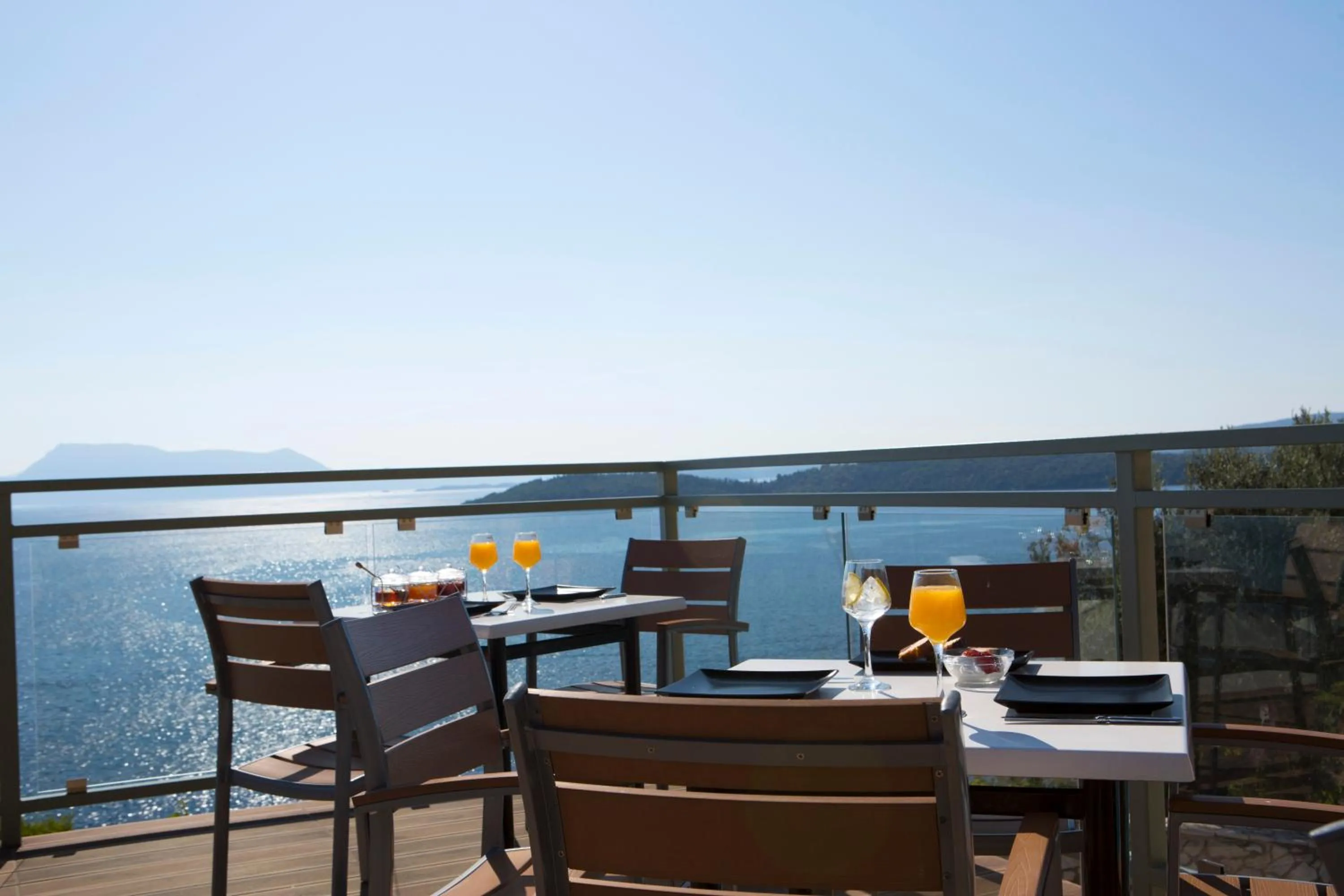 Restaurant/places to eat in Red Tower Hotel