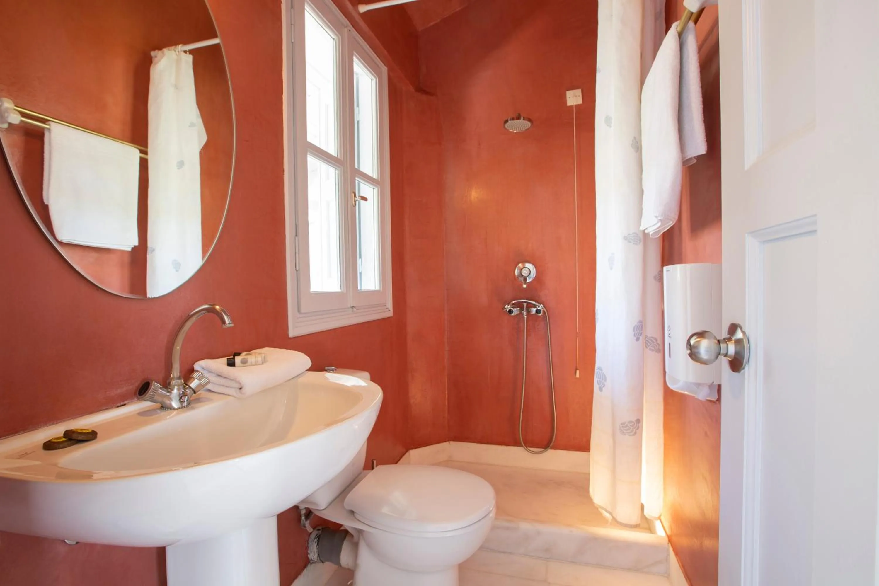 Bathroom in Red Tower Hotel