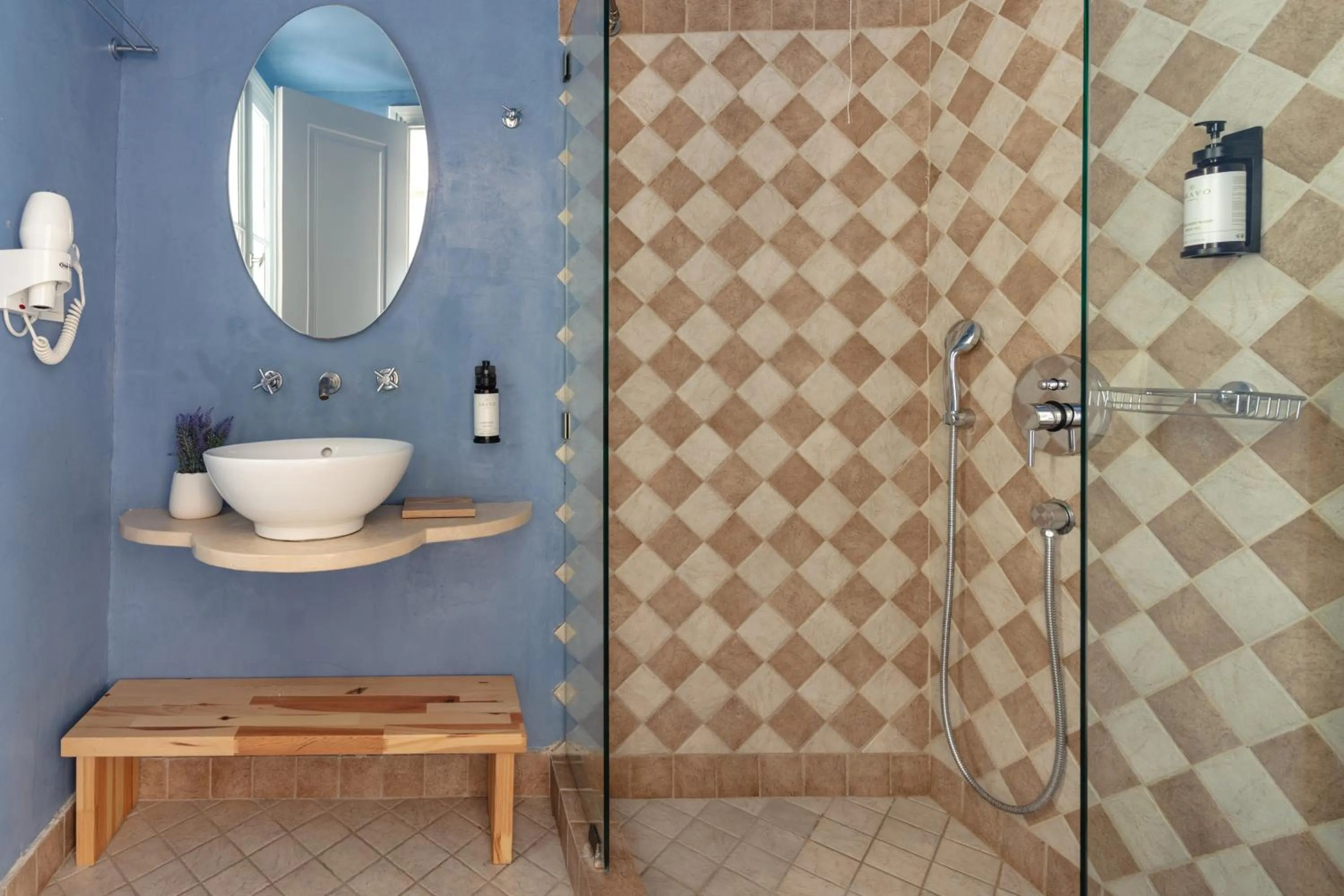 Bathroom in Red Tower Hotel