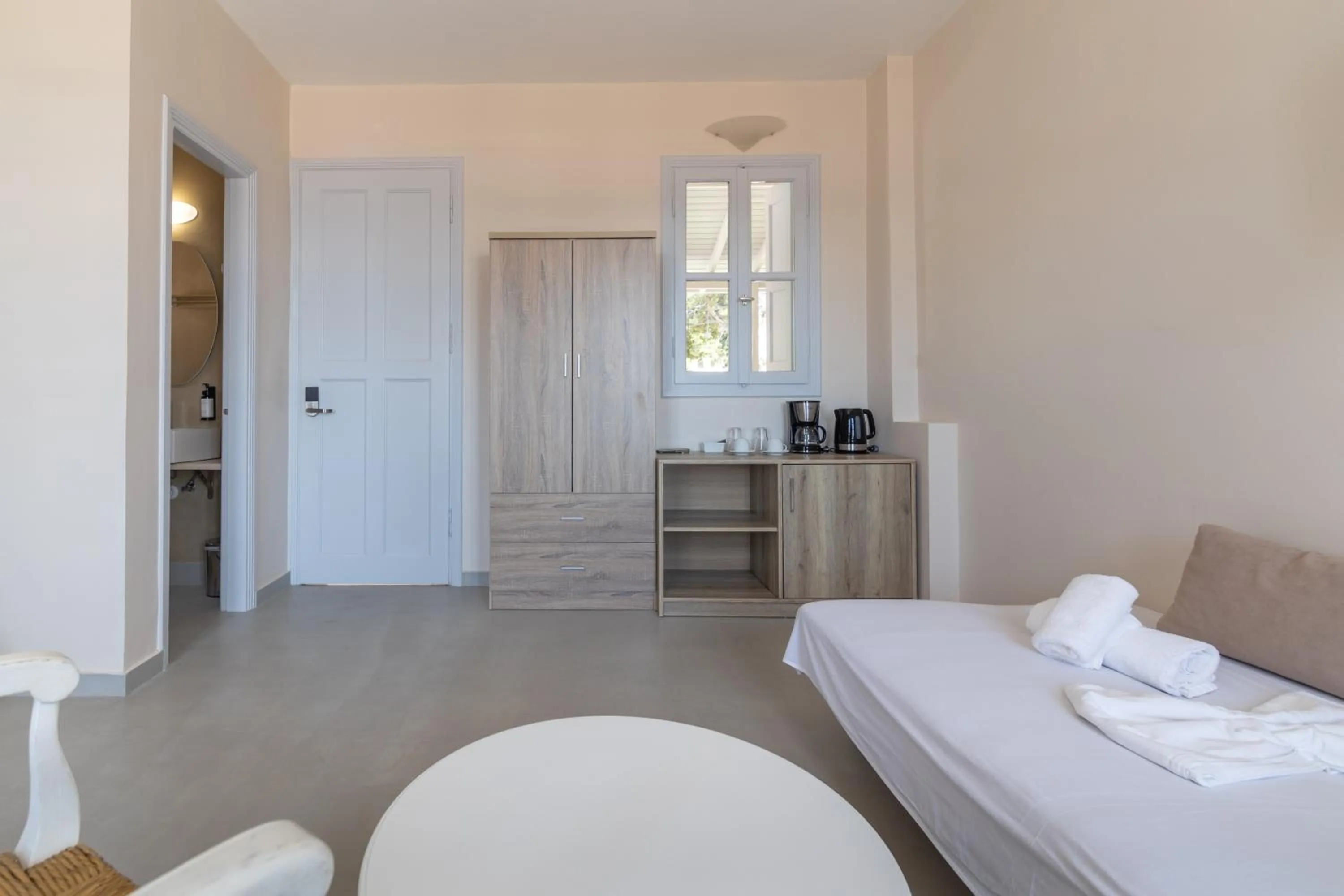 Bedroom, Bed in Red Tower Hotel