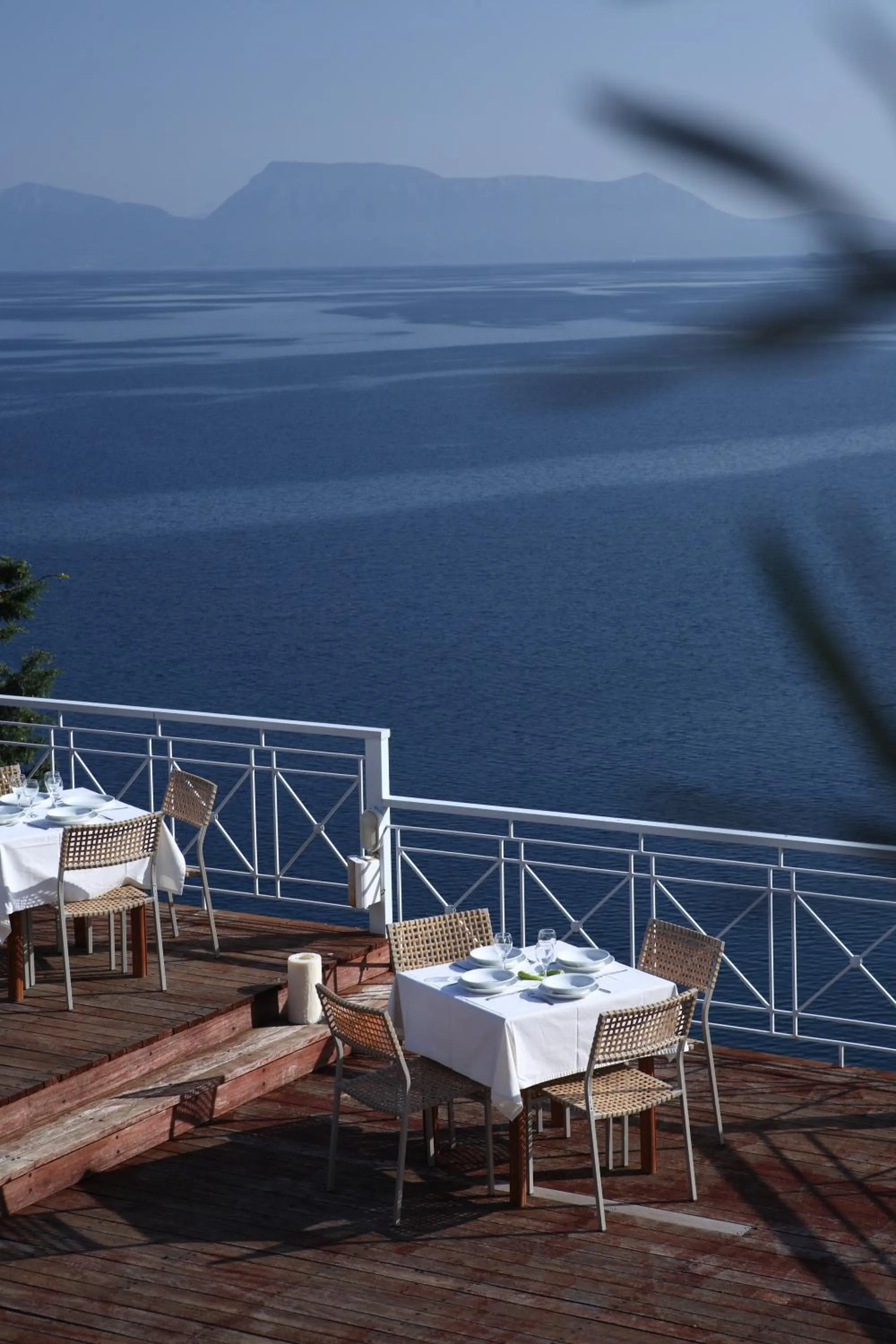 Restaurant/places to eat in Red Tower Hotel