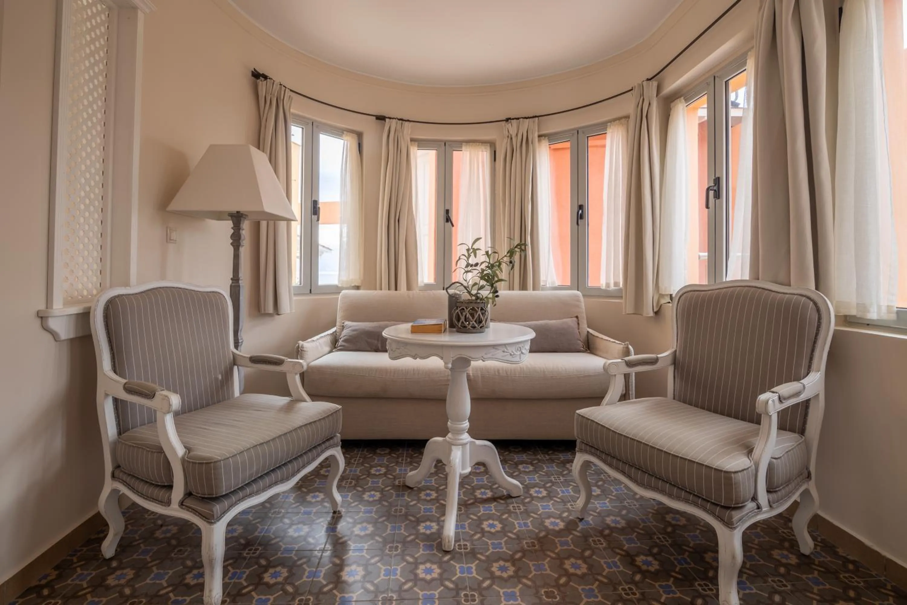 Seating area in Red Tower Hotel