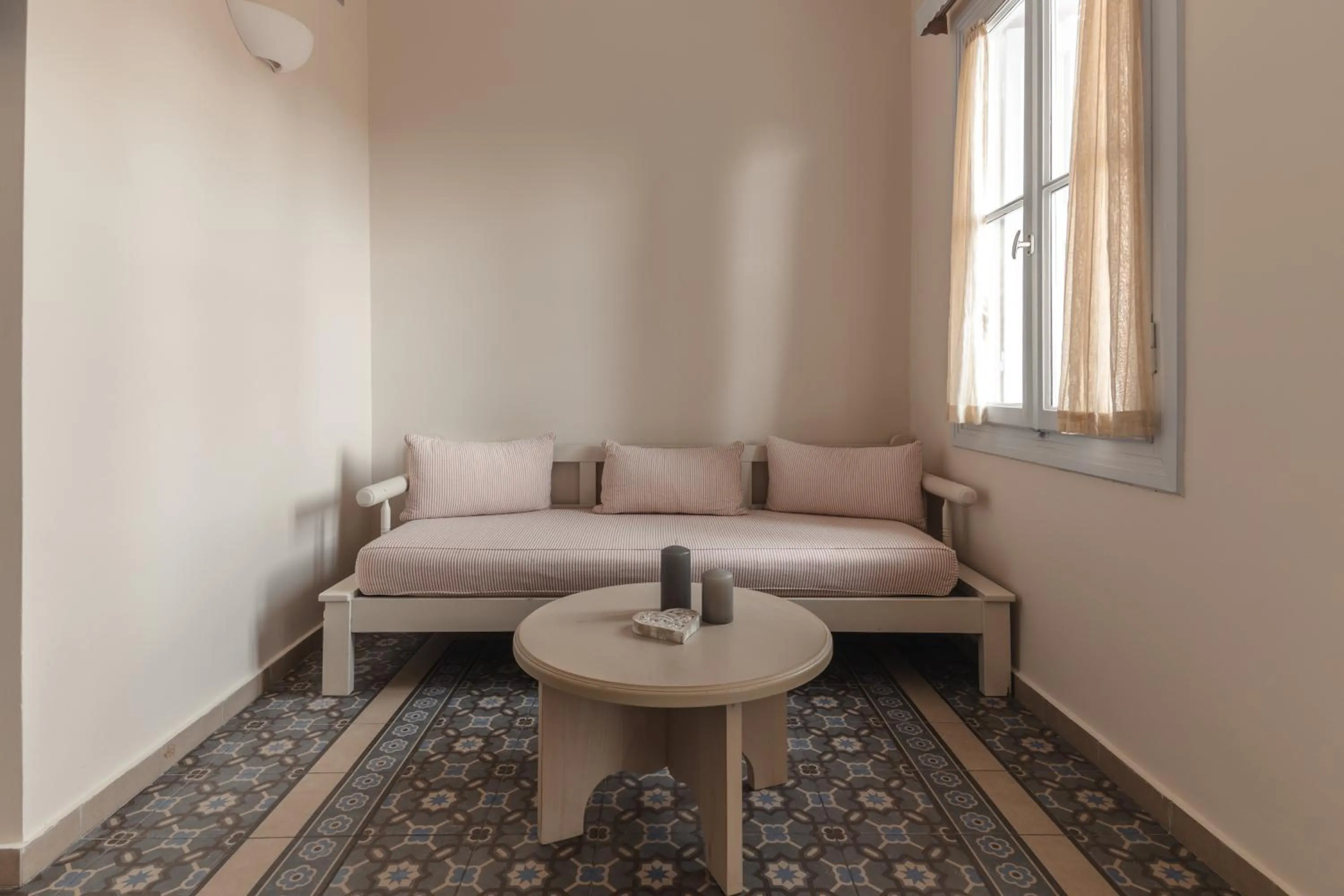 Seating area in Red Tower Hotel