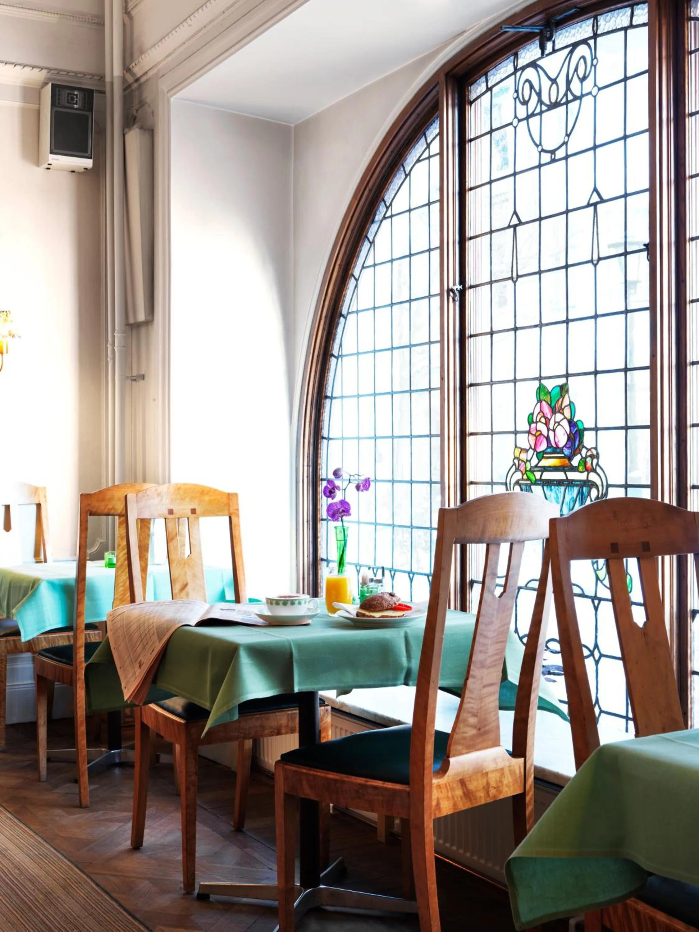 Restaurant/places to eat in Hotel Esplanade, BW Signature Collection