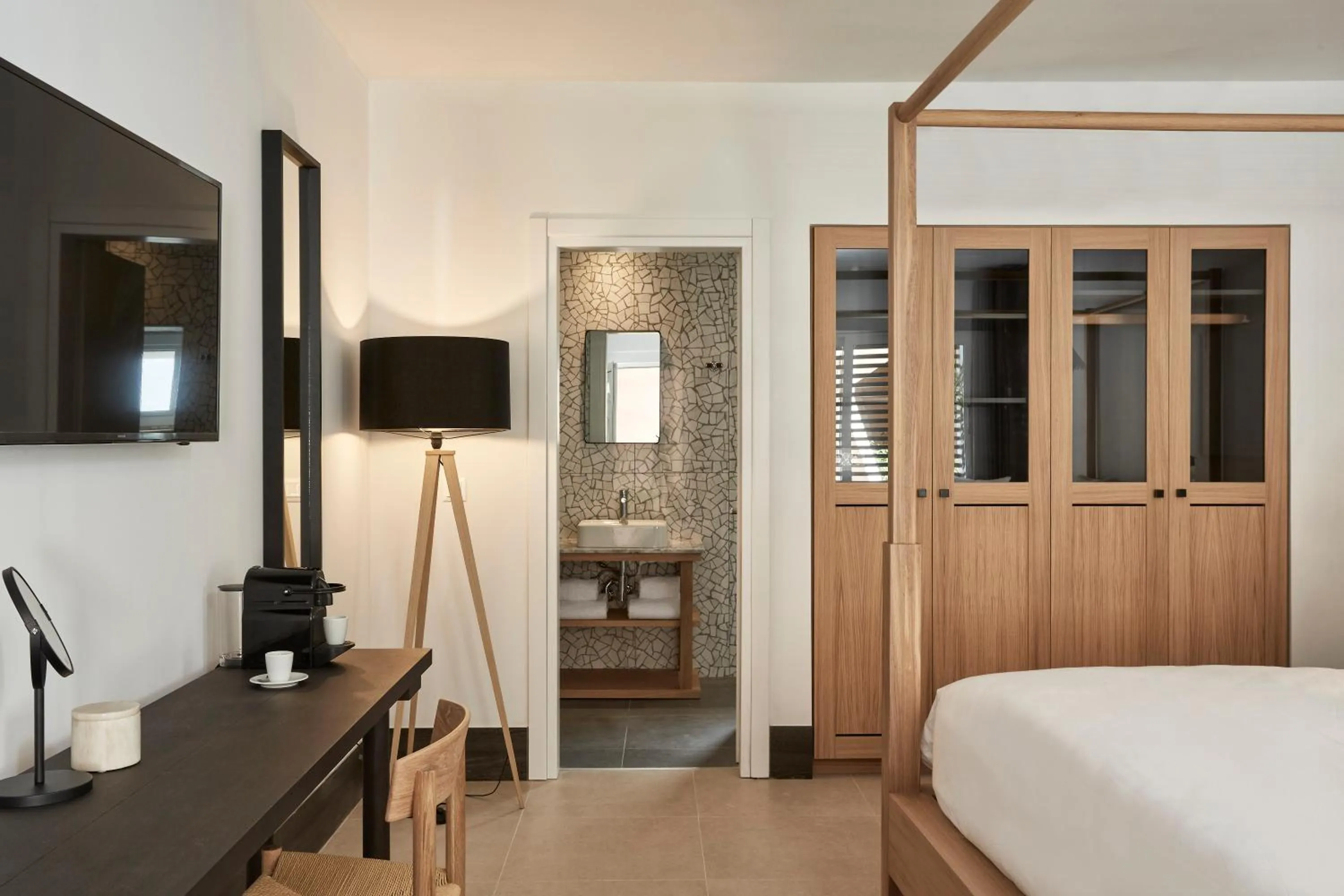 Coffee/tea facilities, Bed in Lena Mare Boutique Hotel