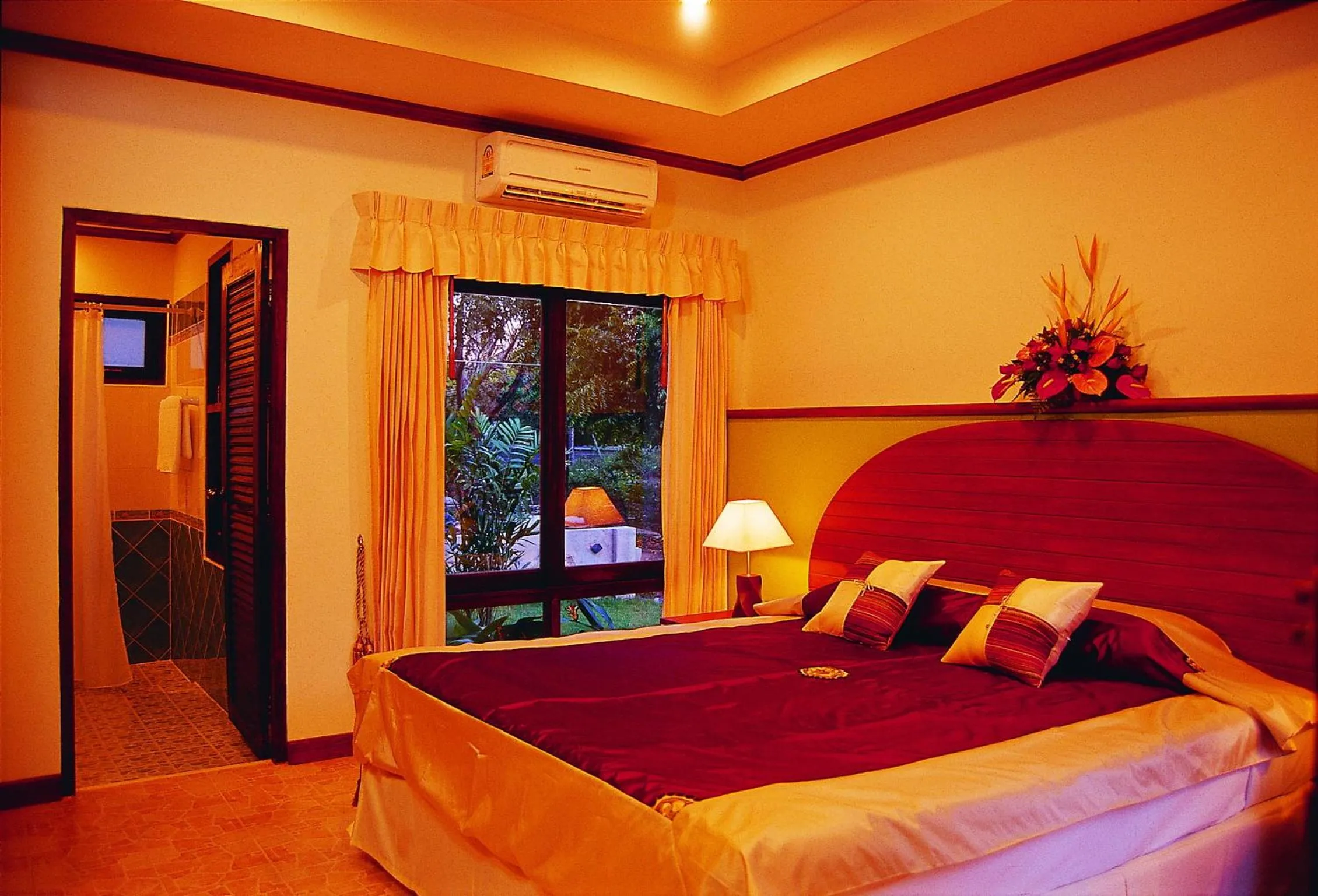 Bed in Samui Honey Tara Villa Residence