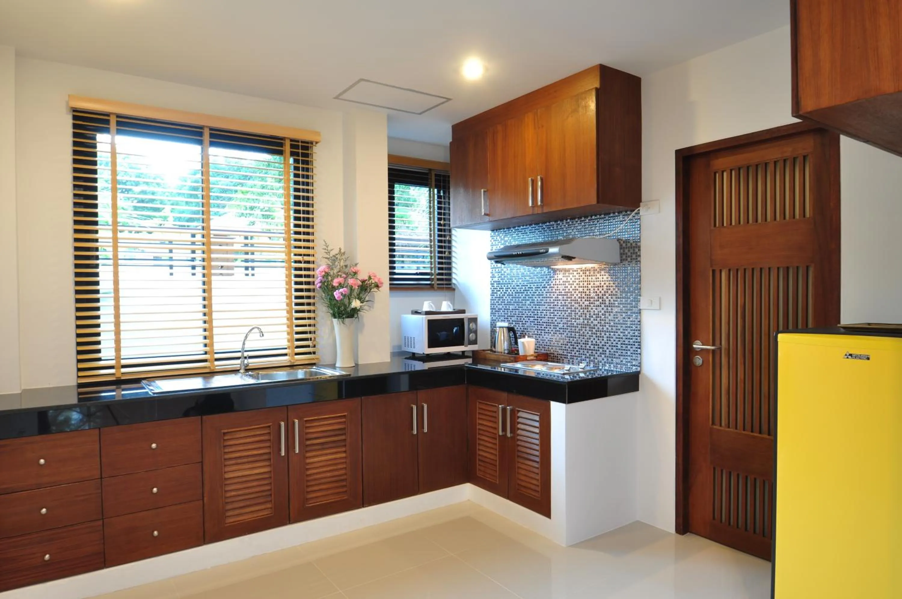 Kitchen or kitchenette in Samui Honey Tara Villa Residence
