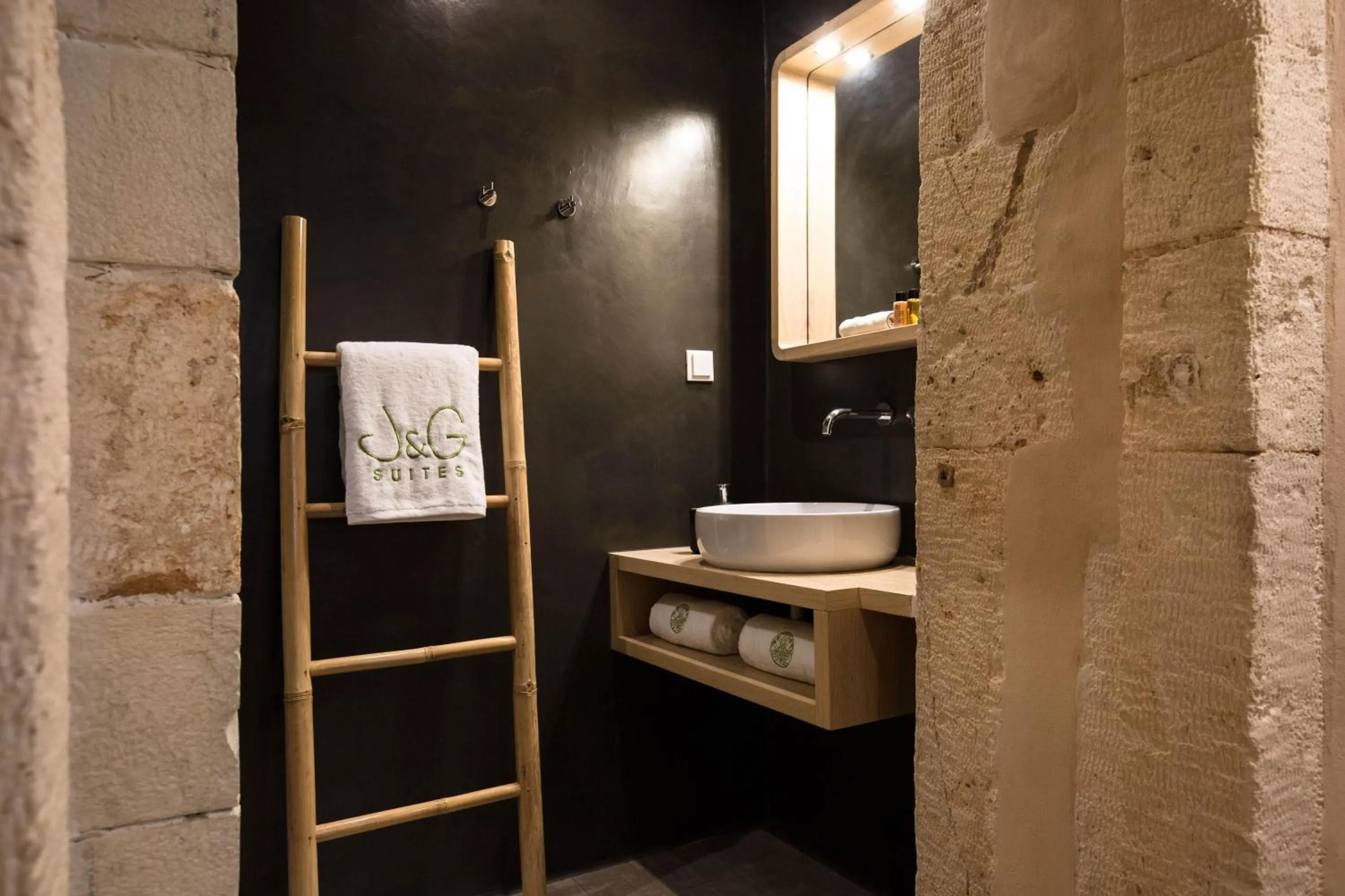 Bathroom in J&G Suites