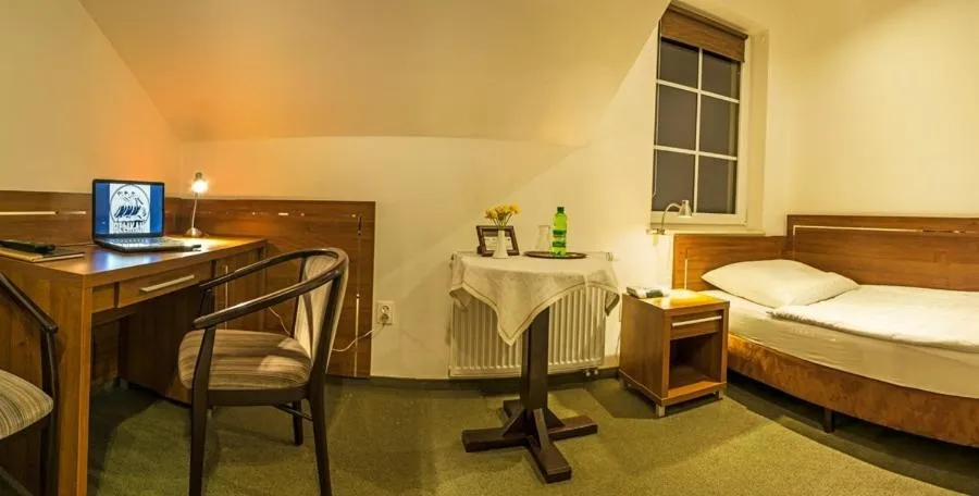 Photo of the whole room, Bed in Pelikan