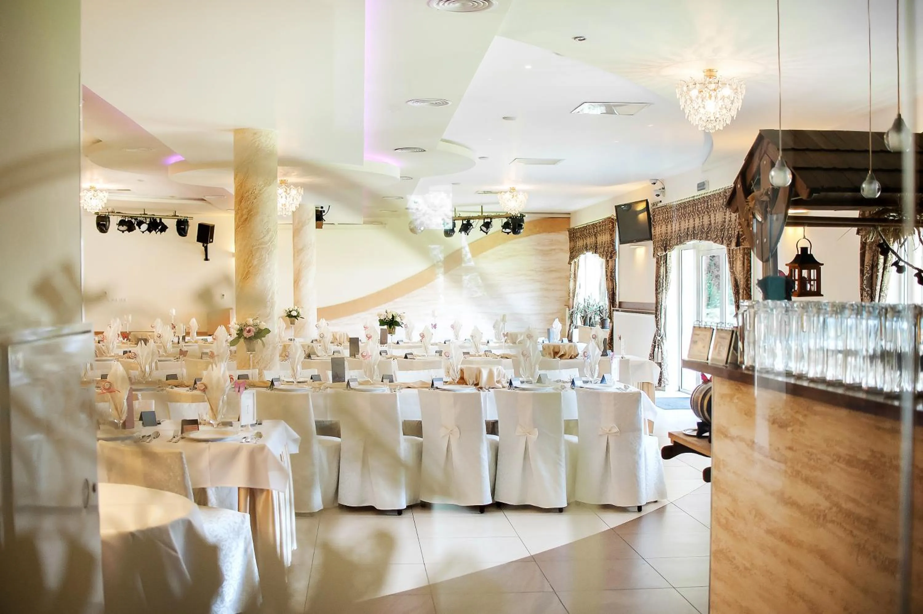 Banquet/Function facilities in Pelikan