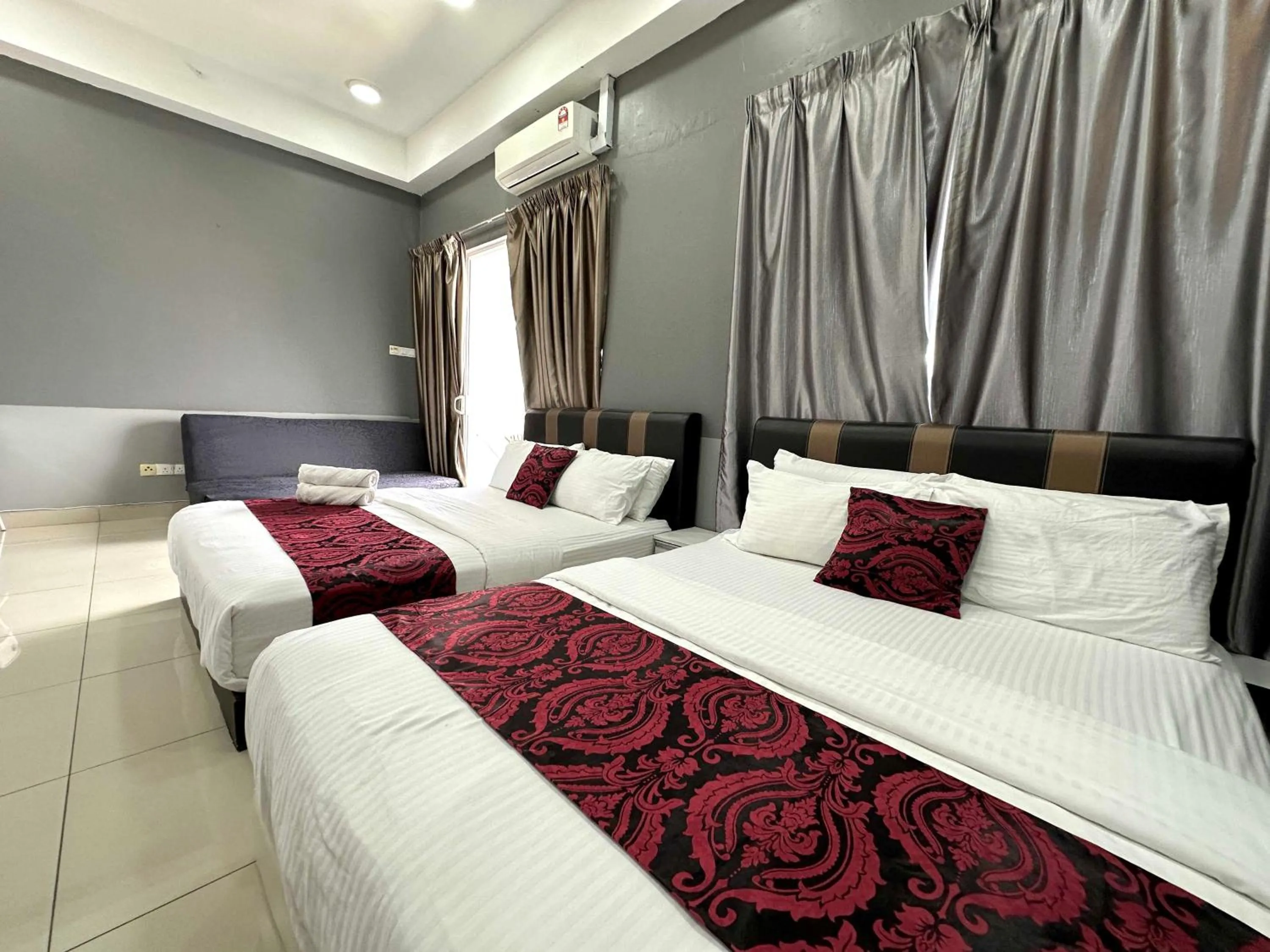 Bedroom, Bed in Cahaya Qaira Homestay @ D'Perdana Kota Bharu