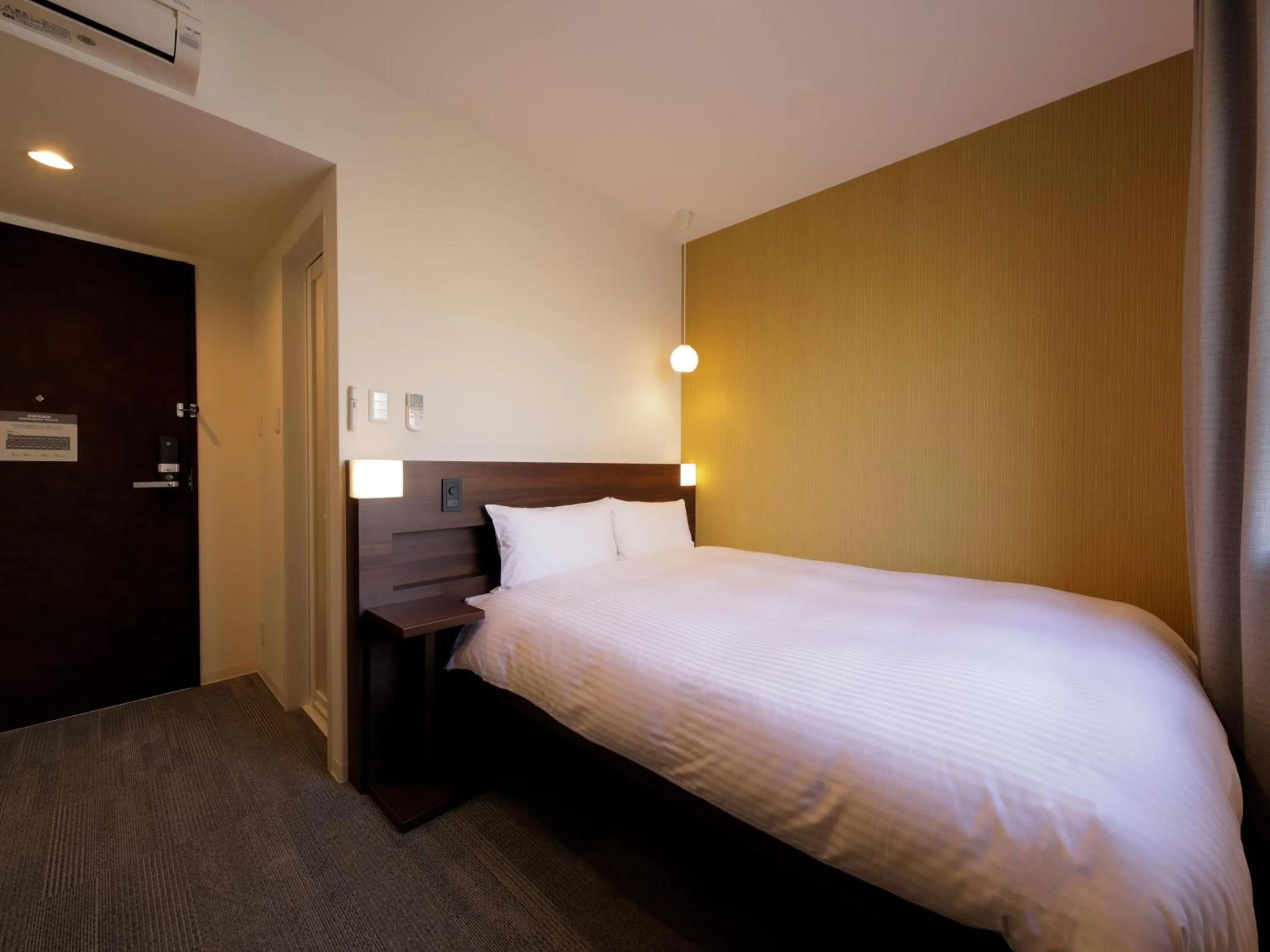 Photo of the whole room, Bed in Smart Place Inn Kyoto Nijojo Horikawa