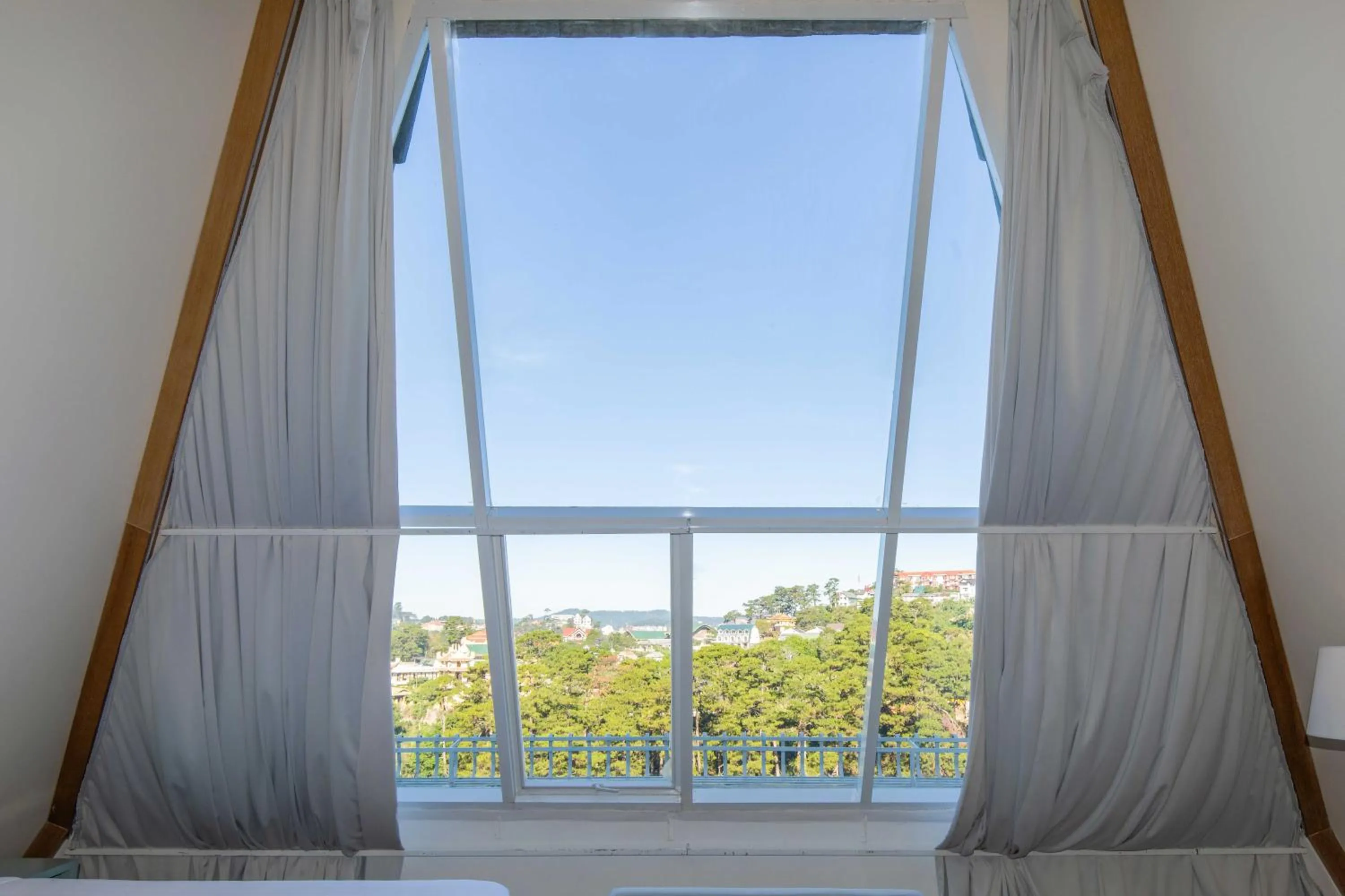 Dalat De Charme Village