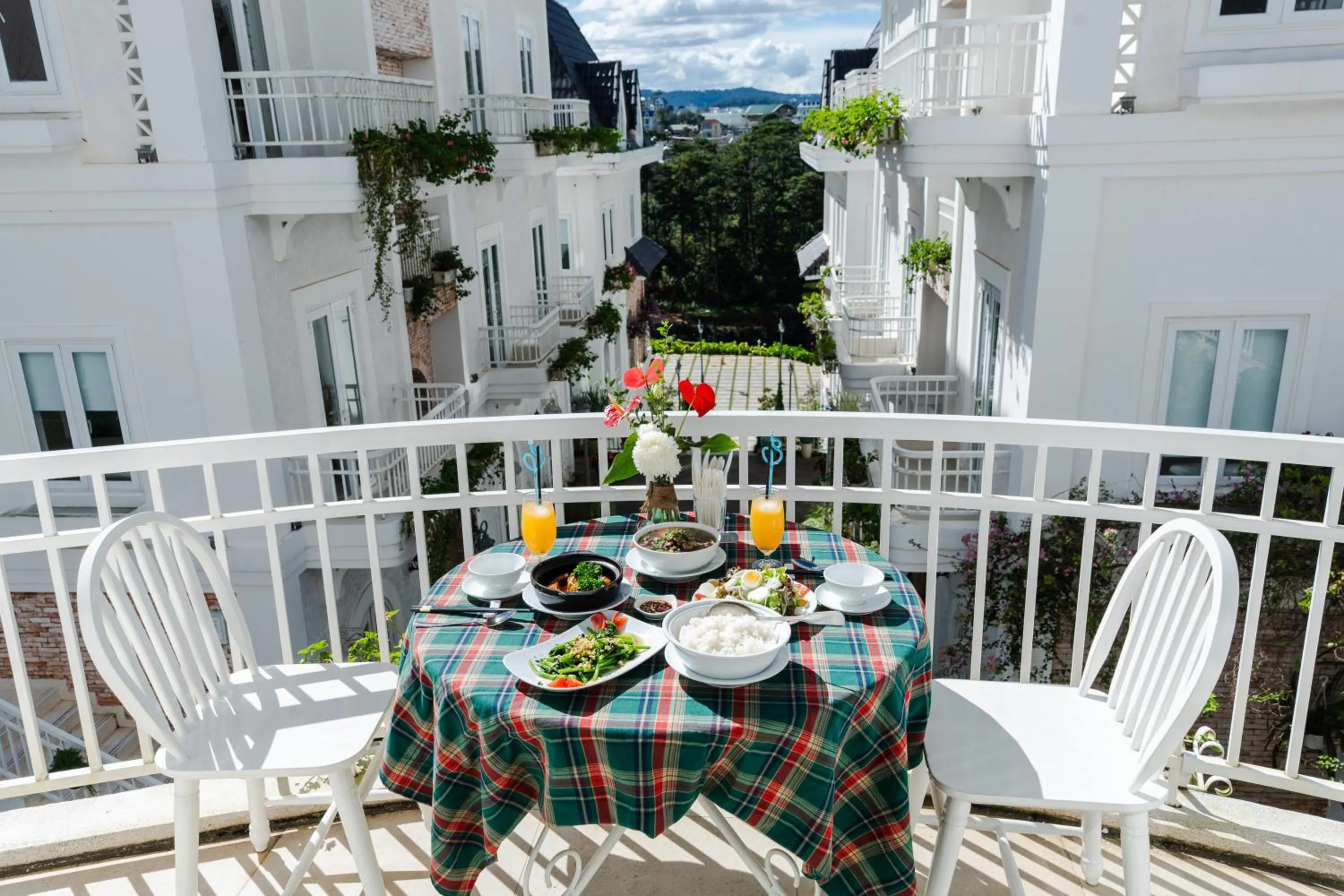 Restaurant/places to eat in Dalat De Charme Village