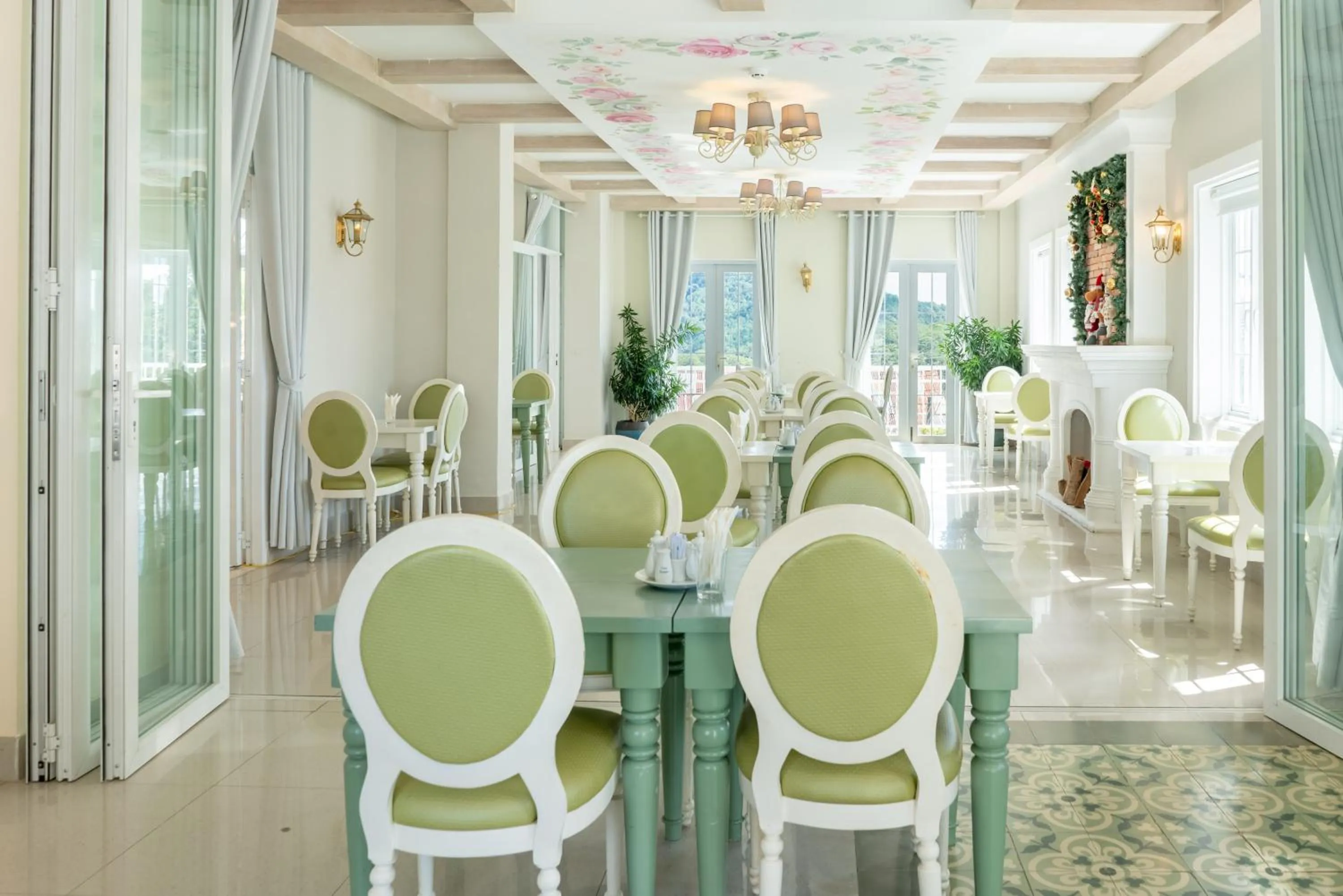 Restaurant/places to eat in Dalat De Charme Village