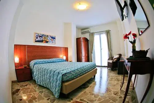 Superior Double Room with Balcony and Sea View in B&B La Veduta Superior Double Room with Balcony and Sea View in B&B La Veduta