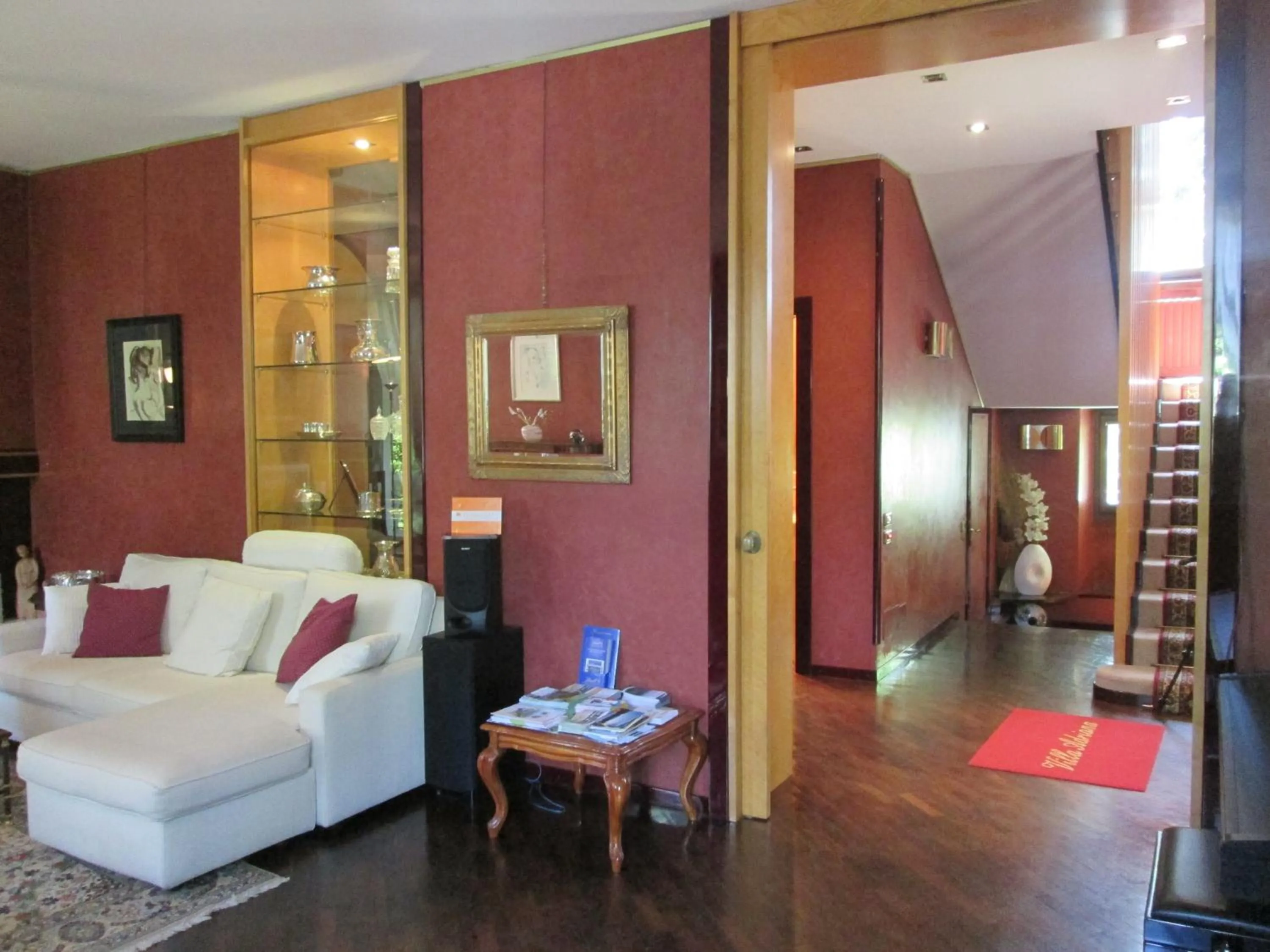Communal lounge/ TV room in B&B VILLA ADRIANA Varese - camere e appartamenti