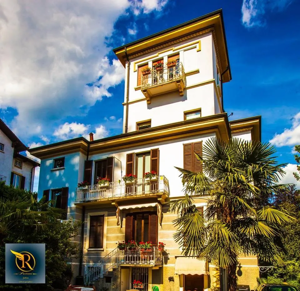 Property building in B&B VILLA ADRIANA Varese - camere e appartamenti