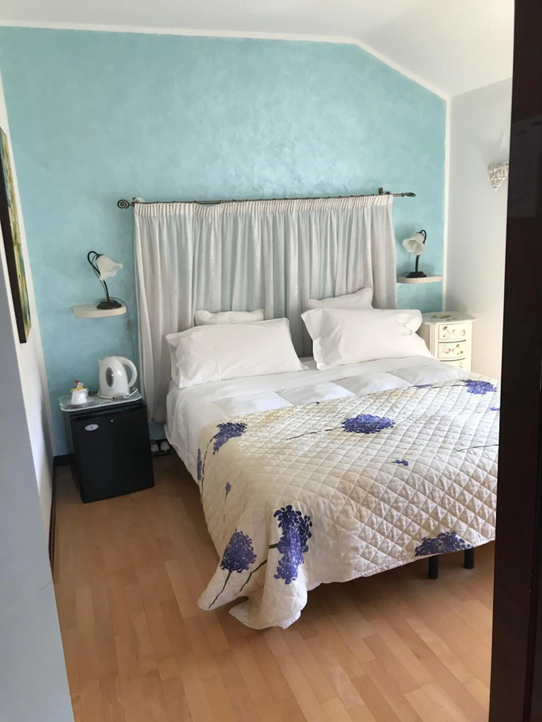 Bed in B&B VILLA ADRIANA Varese - camere e appartamenti