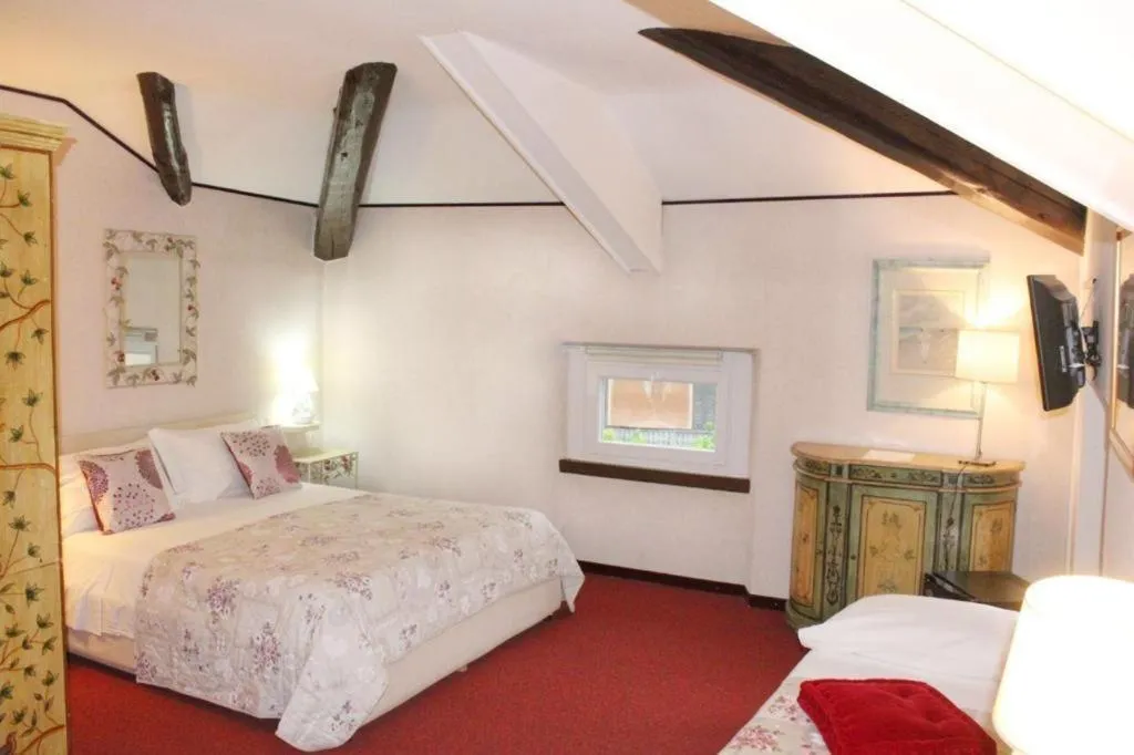 Photo of the whole room, Bed in B&B VILLA ADRIANA Varese - camere e appartamenti