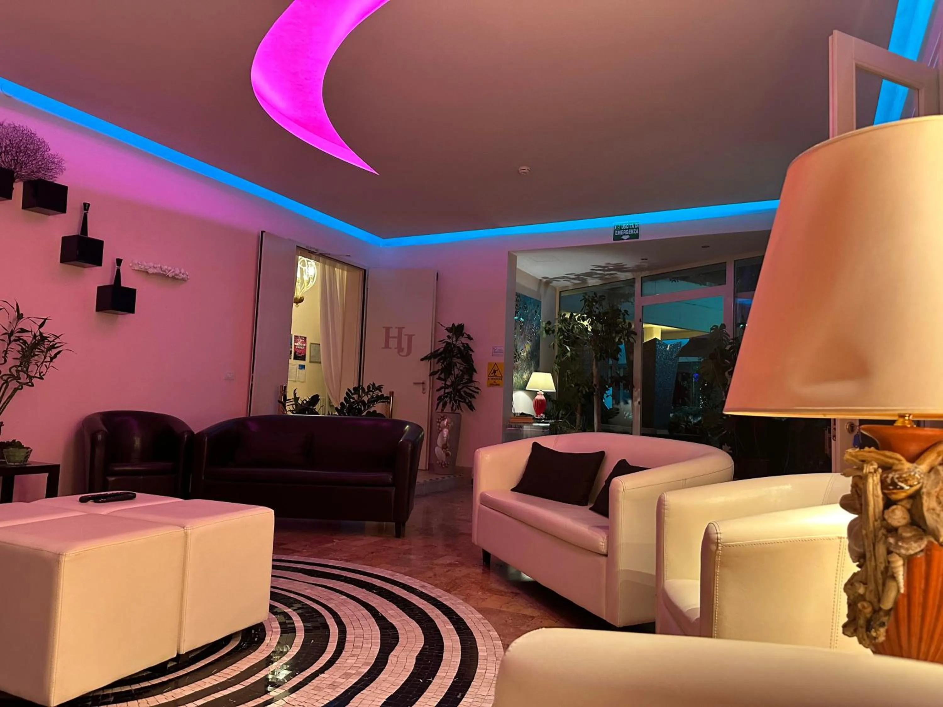 Communal lounge/ TV room in Hotel Julia