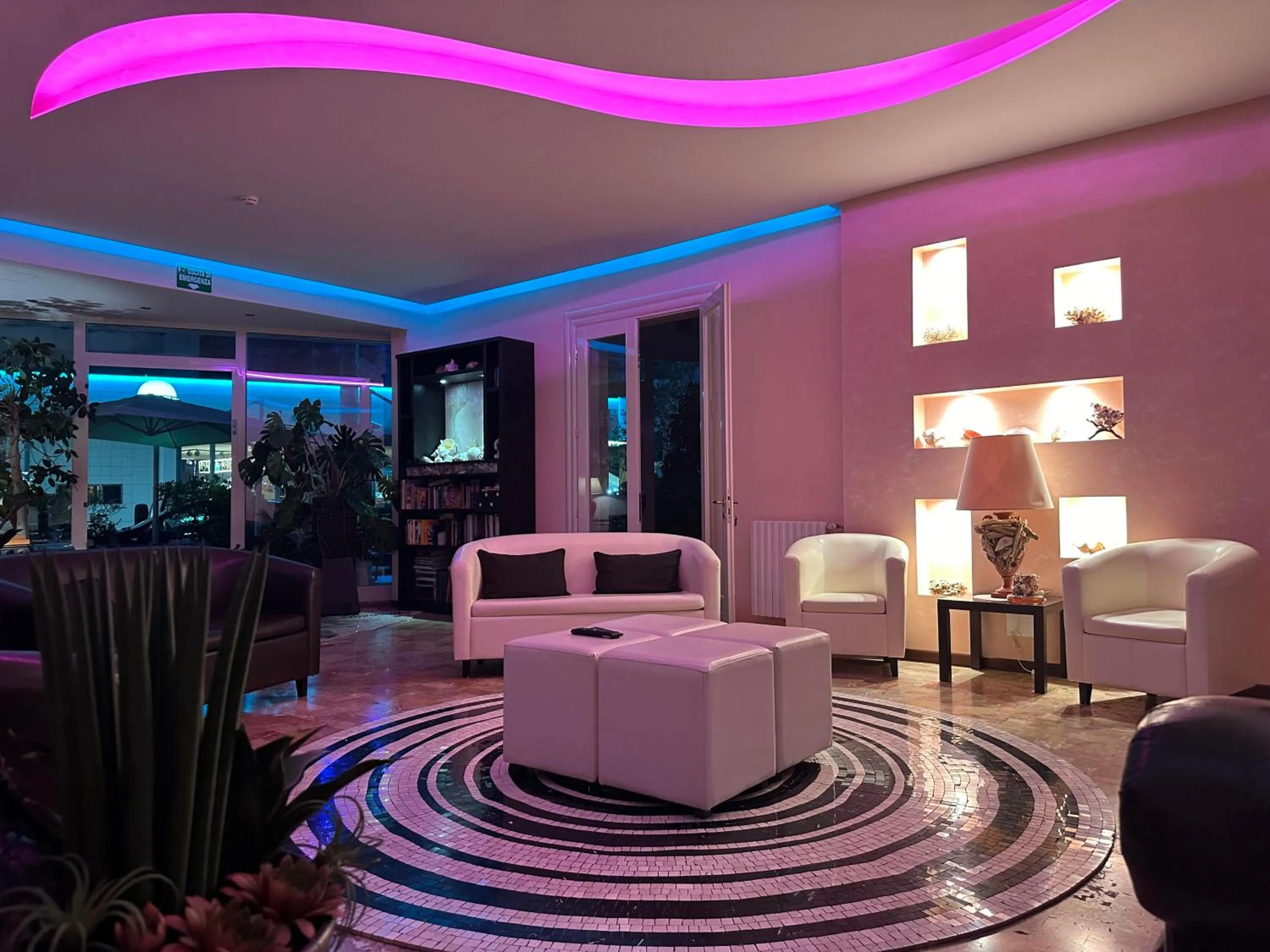 Communal lounge/ TV room in Hotel Julia