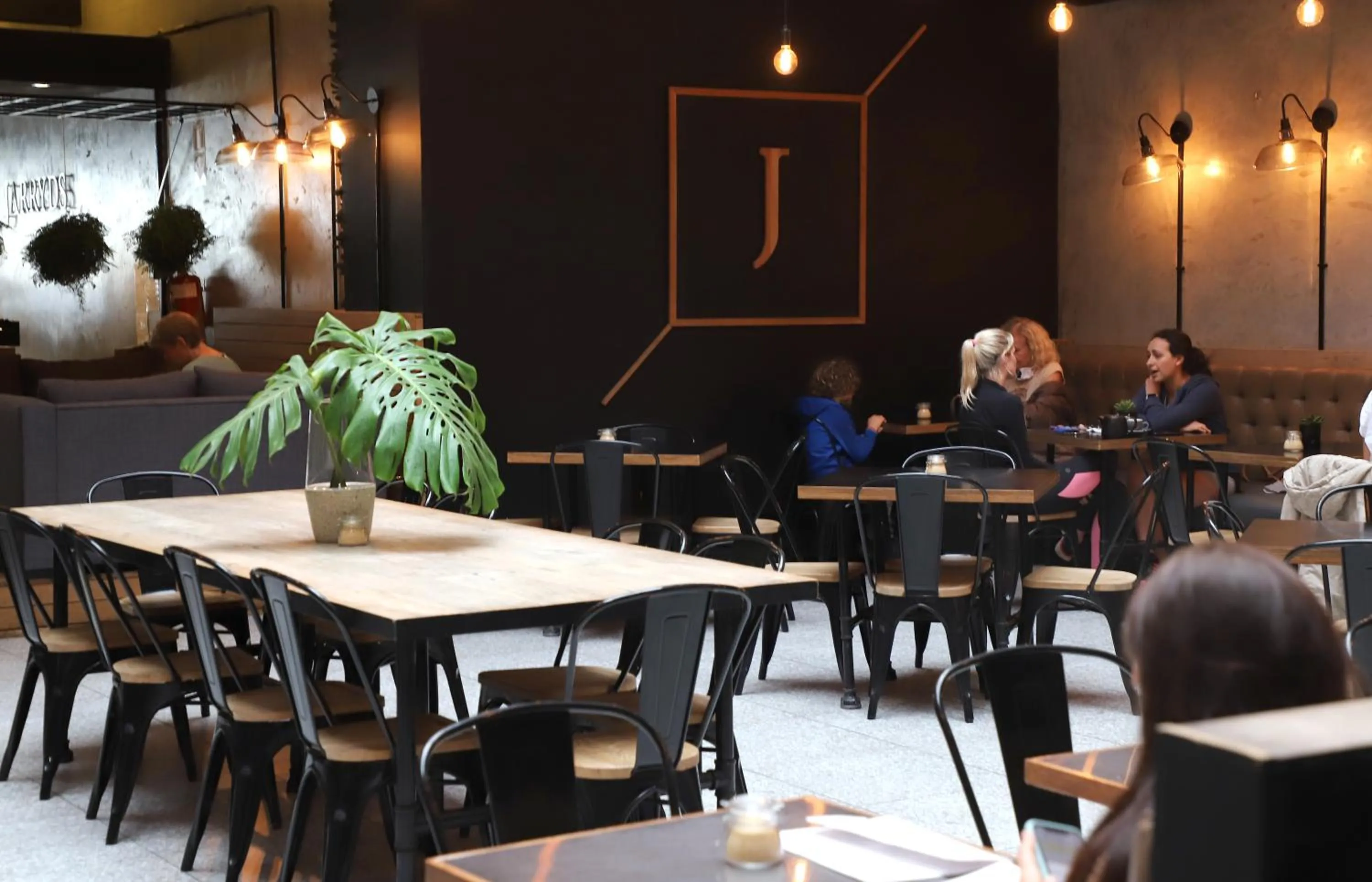 Restaurant/places to eat in The Amalfi Boutique Hotel