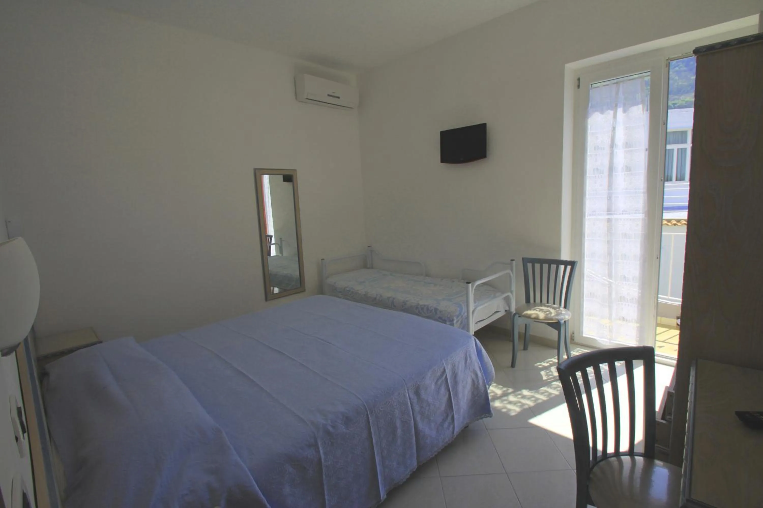 Photo of the whole room in Villa Erade