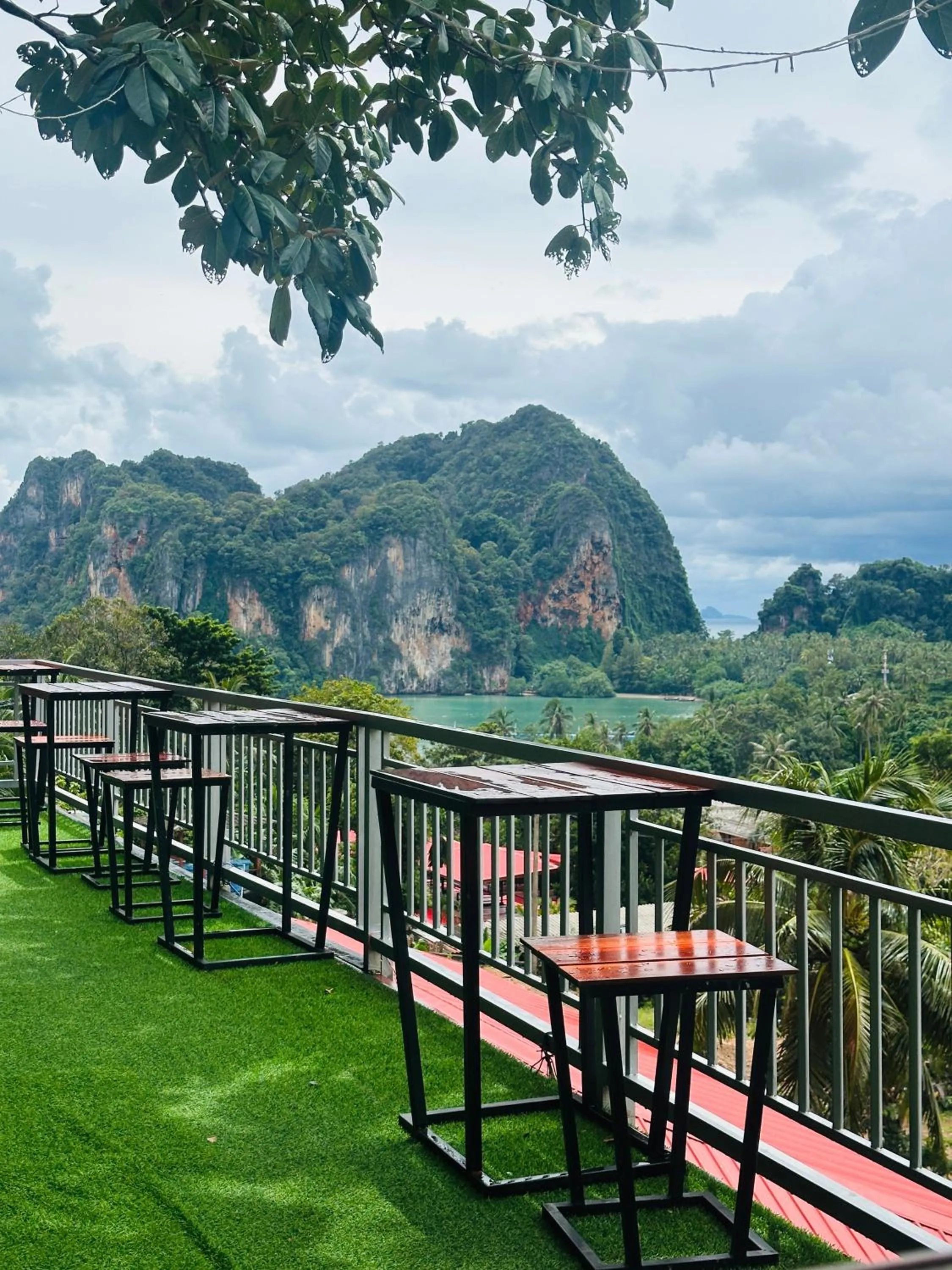 Inner courtyard view in Railay Hilltop