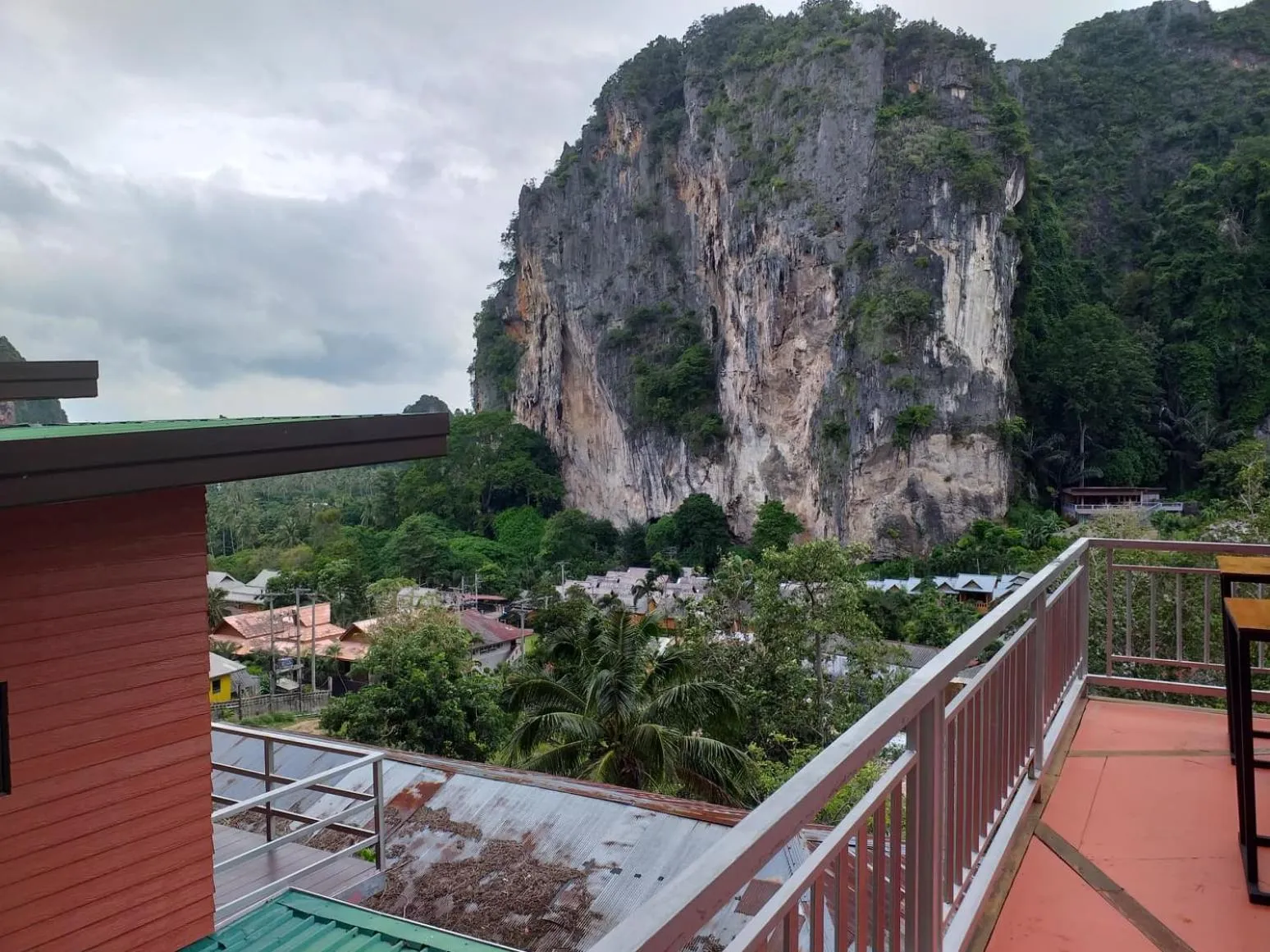 Restaurant/places to eat in Railay Hilltop