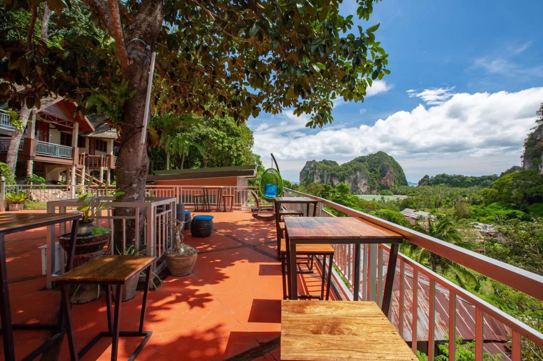 Restaurant/places to eat in Railay Hilltop