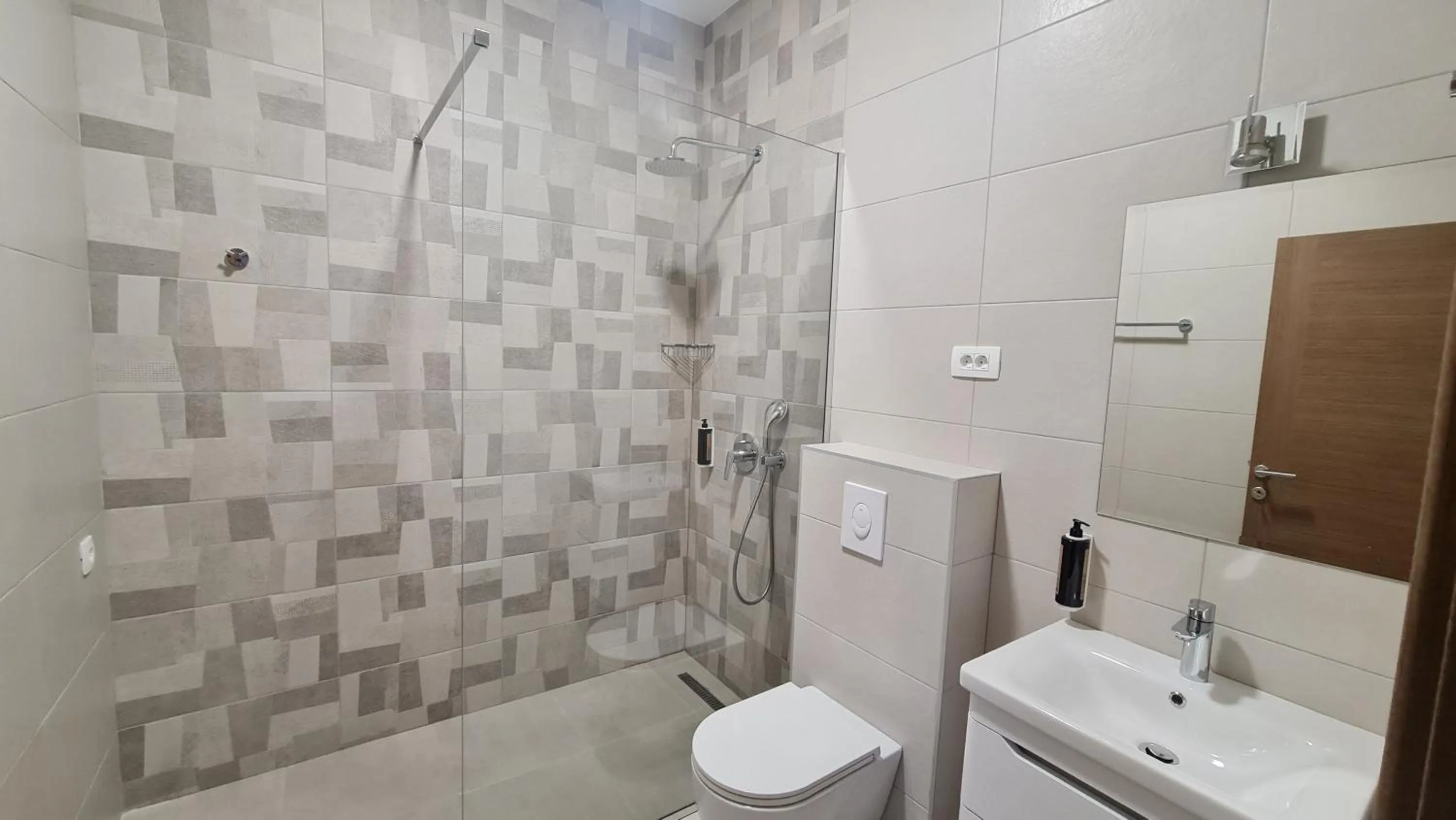 Shower in Hotel Laguna