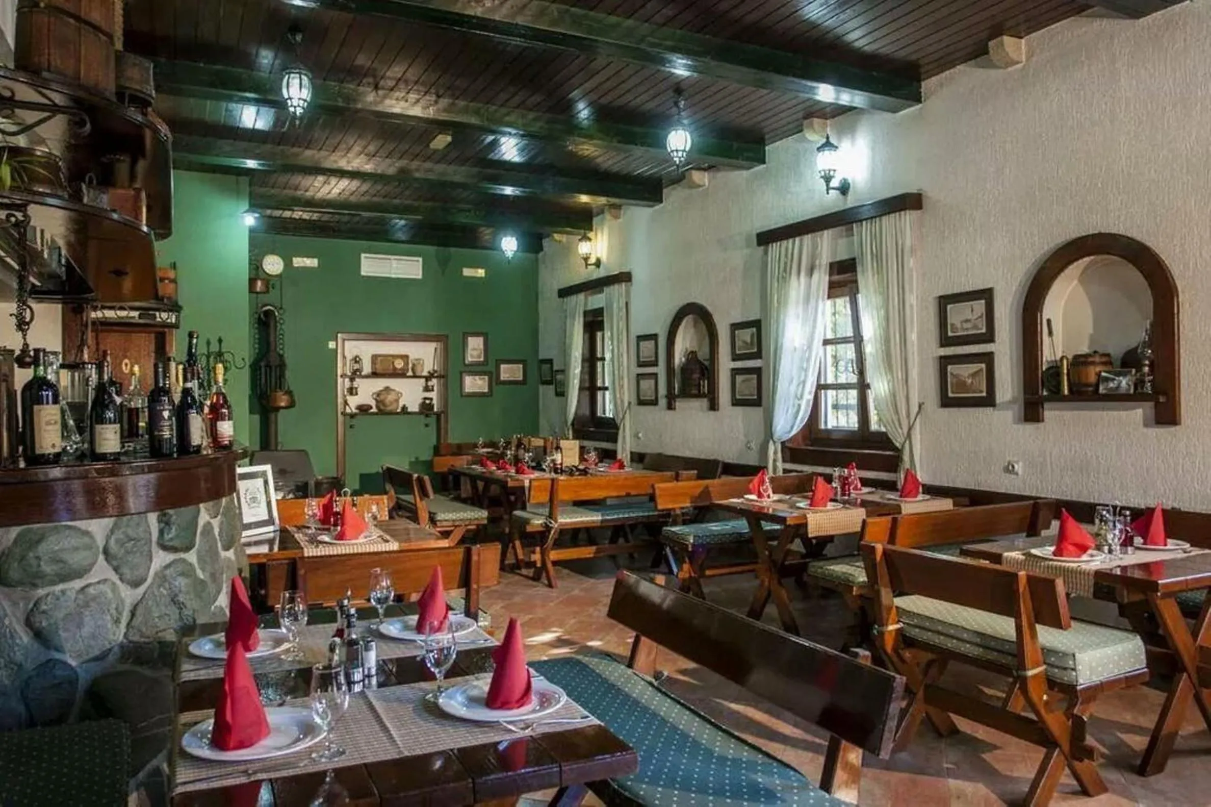 Restaurant/places to eat in Hotel Laguna