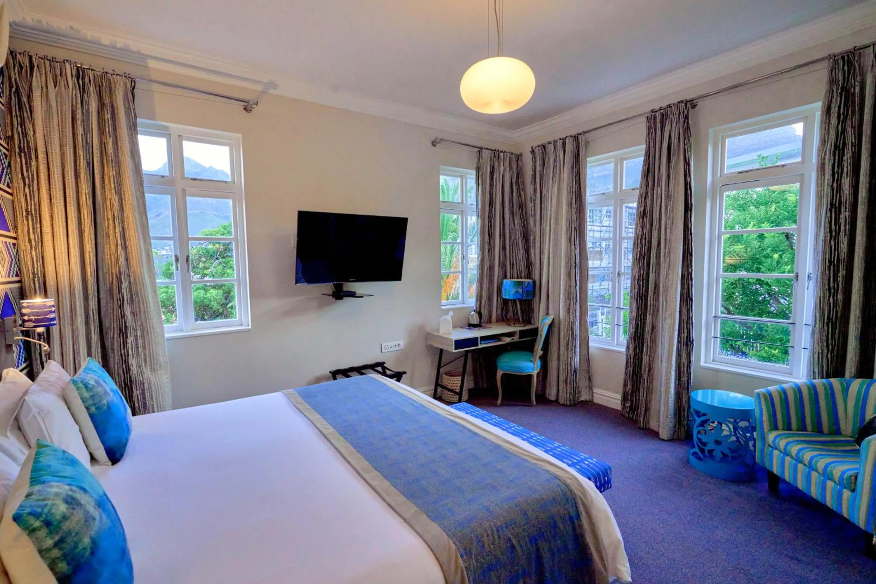 Mountain view, Bed in Derwent House