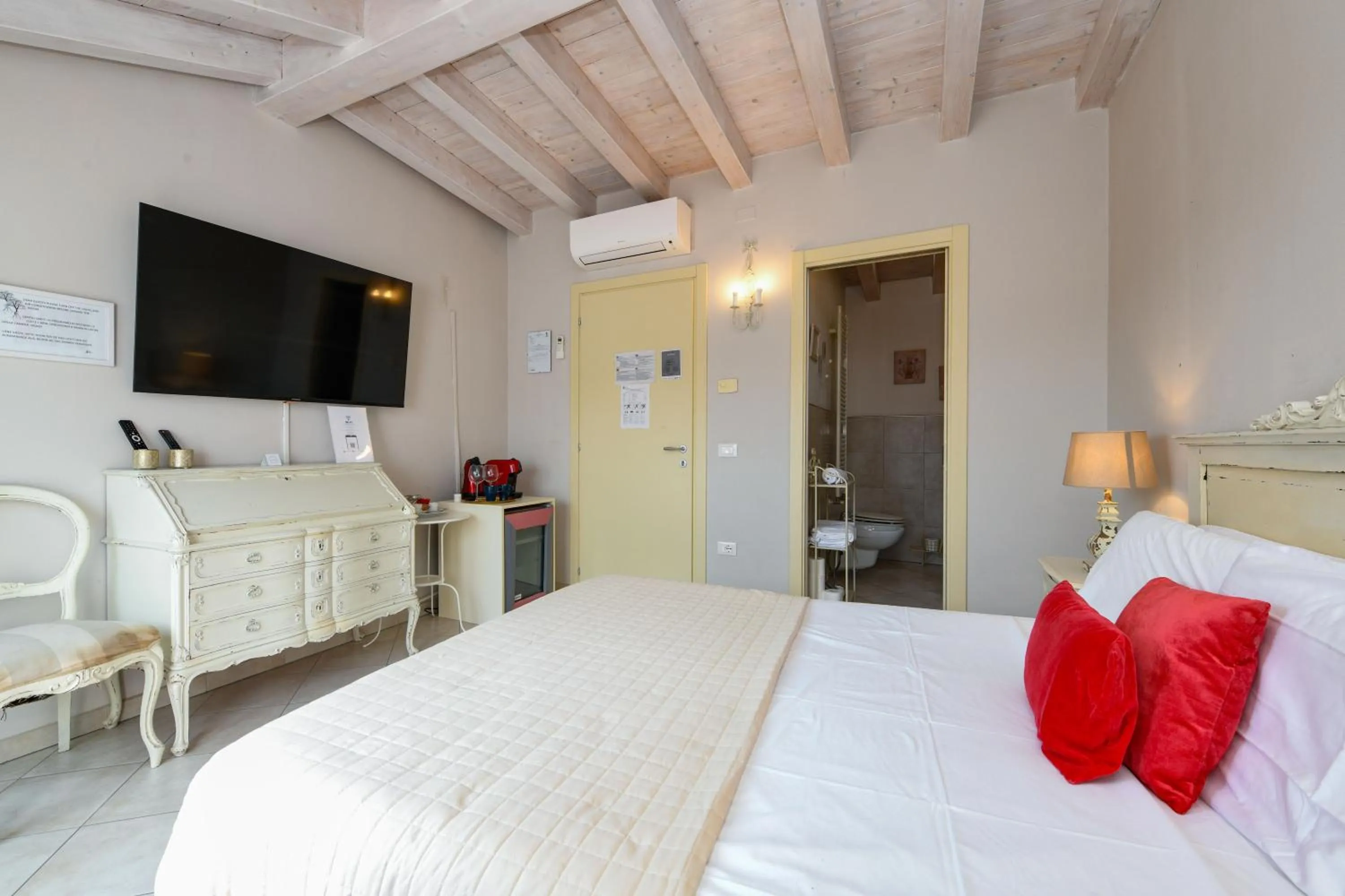 Bed in Le Rêve - Lake view rooms