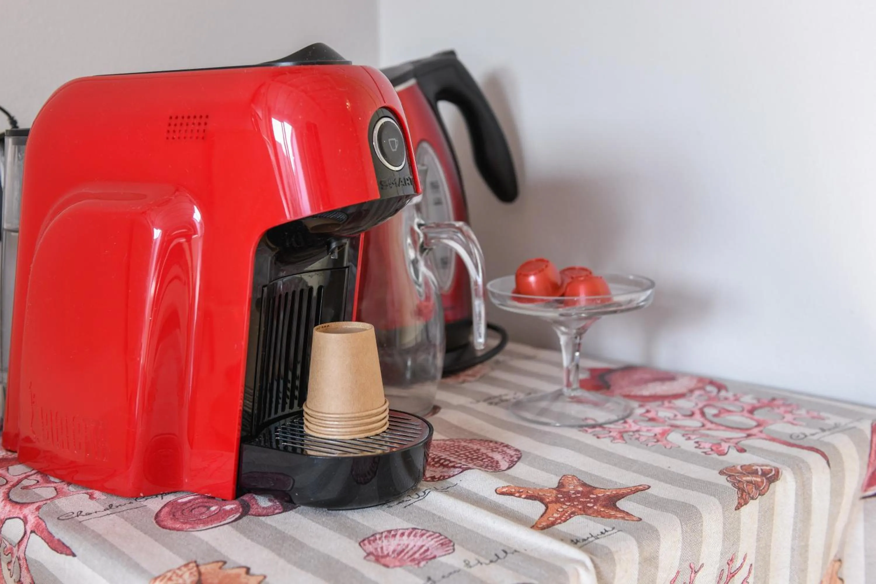 Coffee/tea facilities in Le Rêve - Lake view rooms