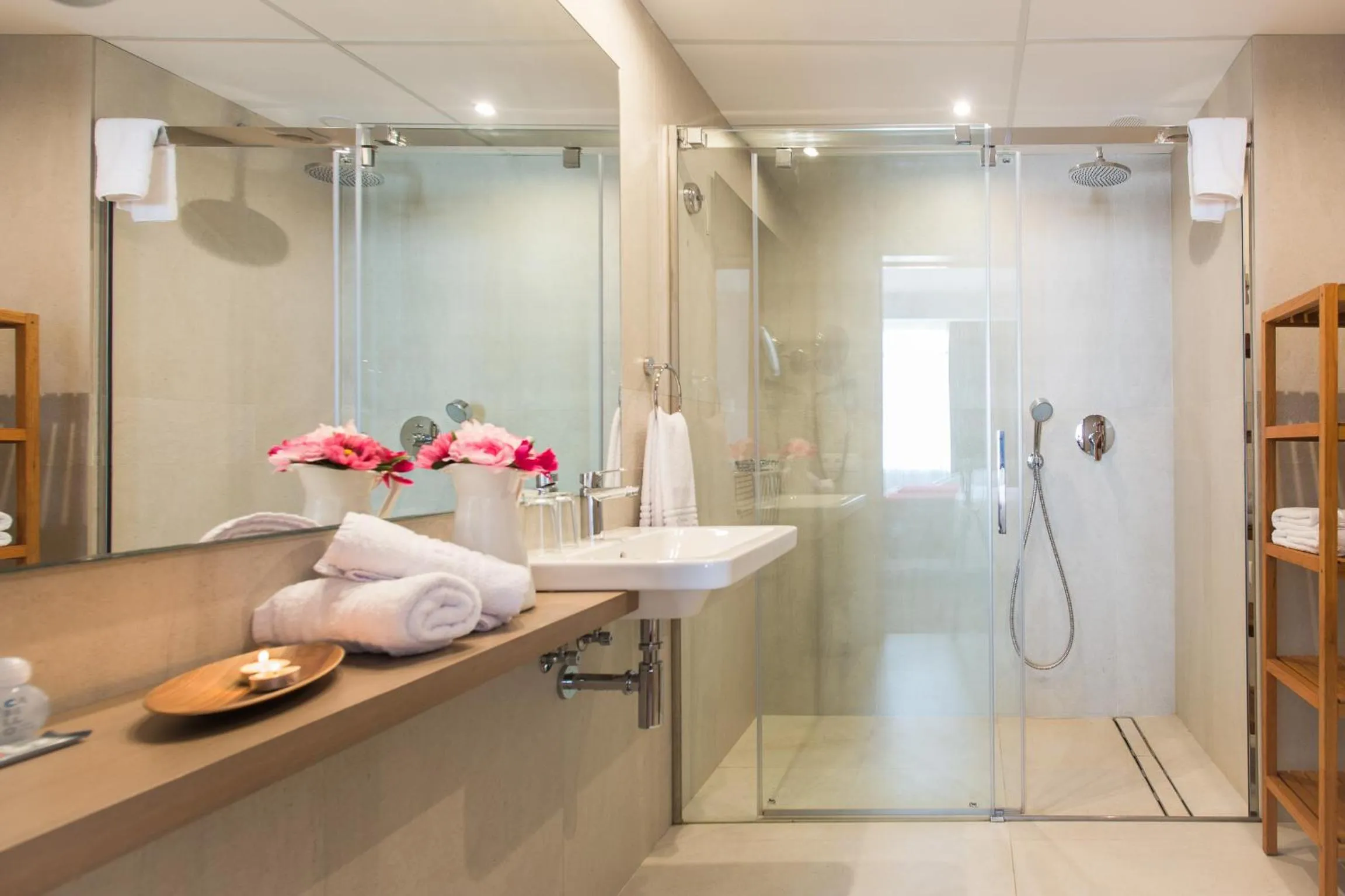 Bathroom in Hostal Menurka