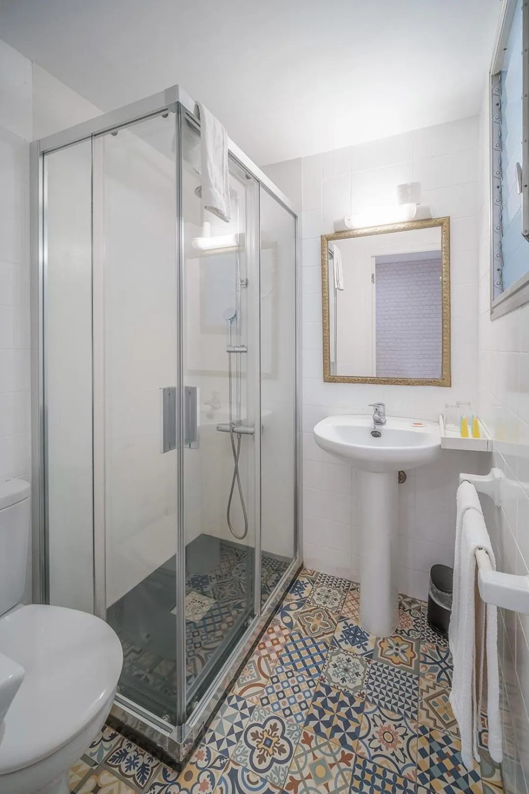 Bathroom in Hostal Menurka