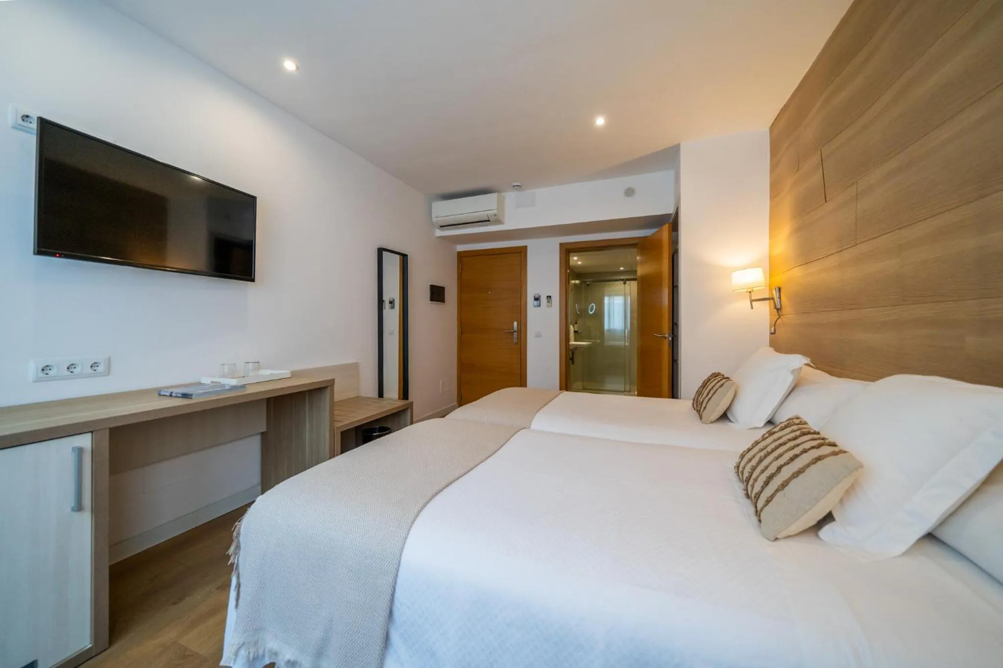 Bed in Hostal Menurka