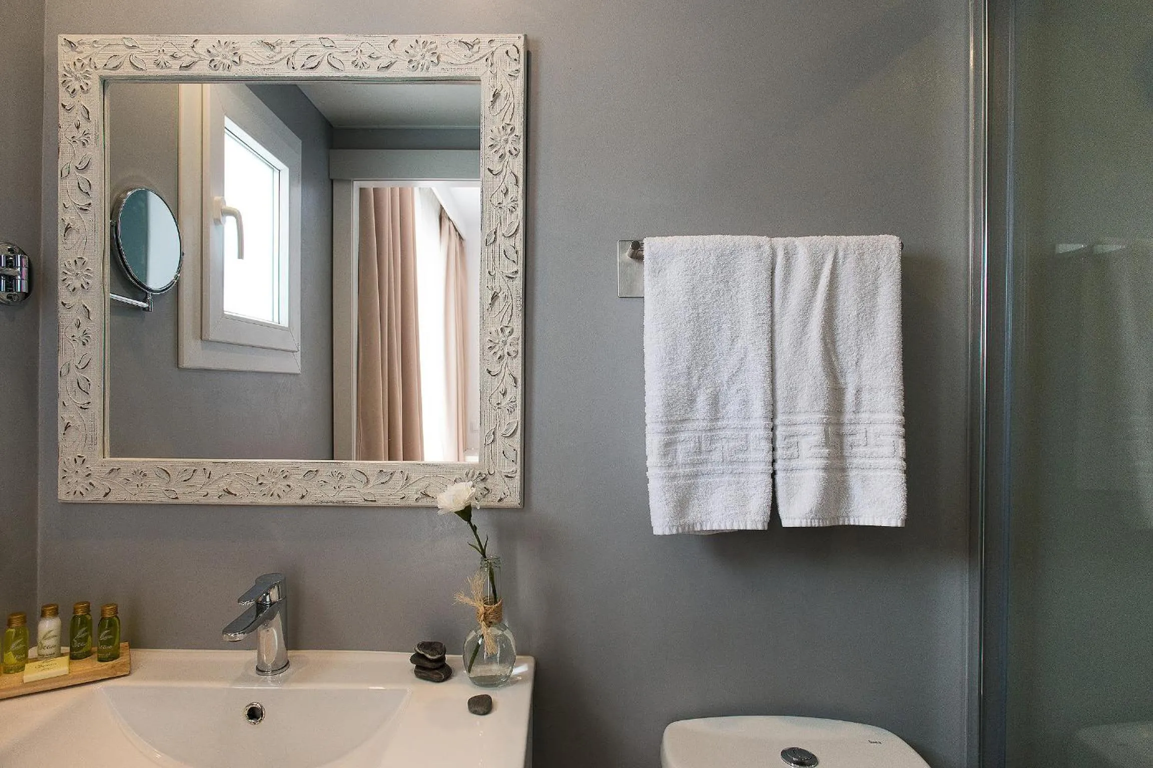 Bathroom in Hostal Menurka