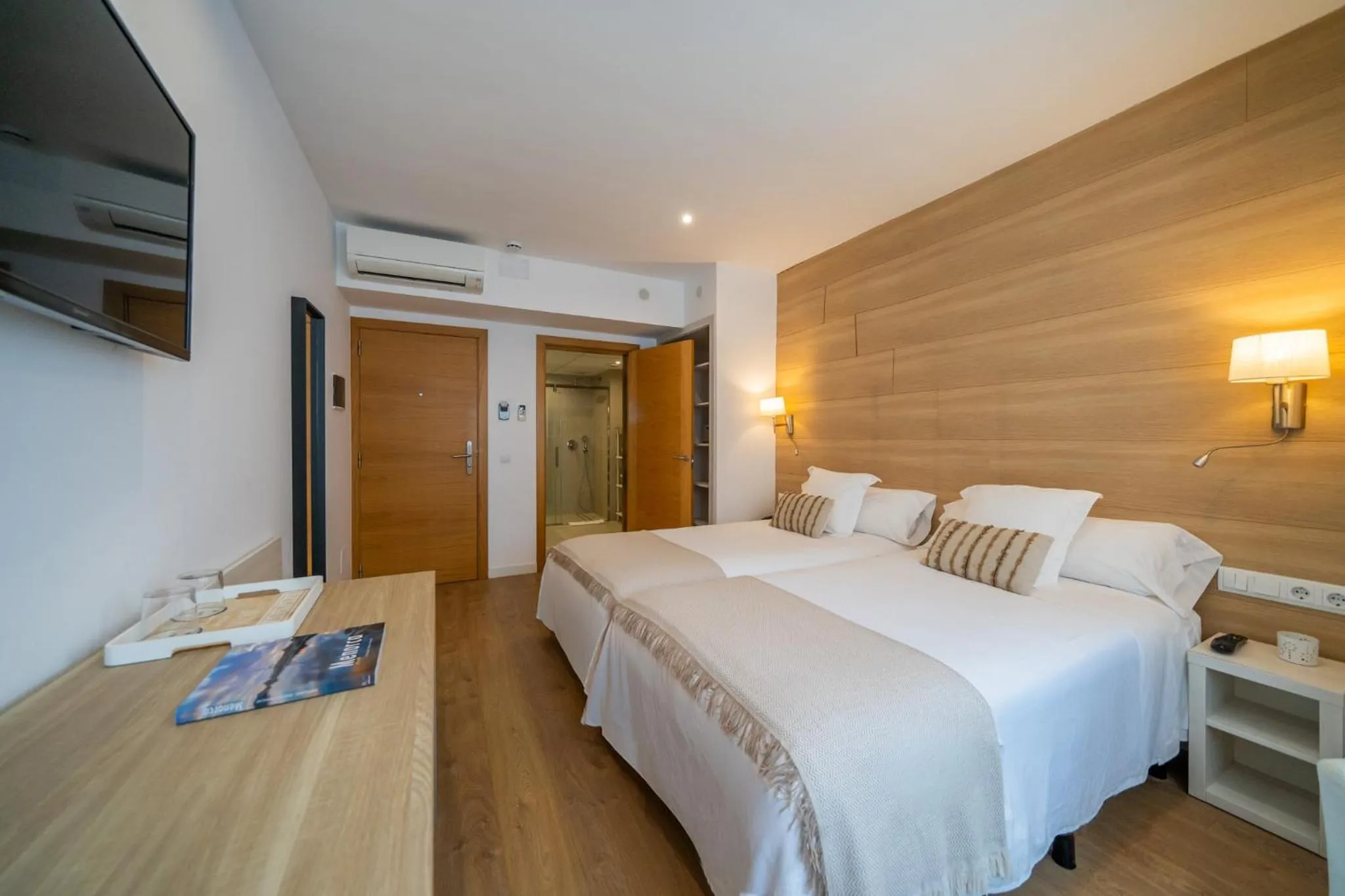 Bed in Hostal Menurka