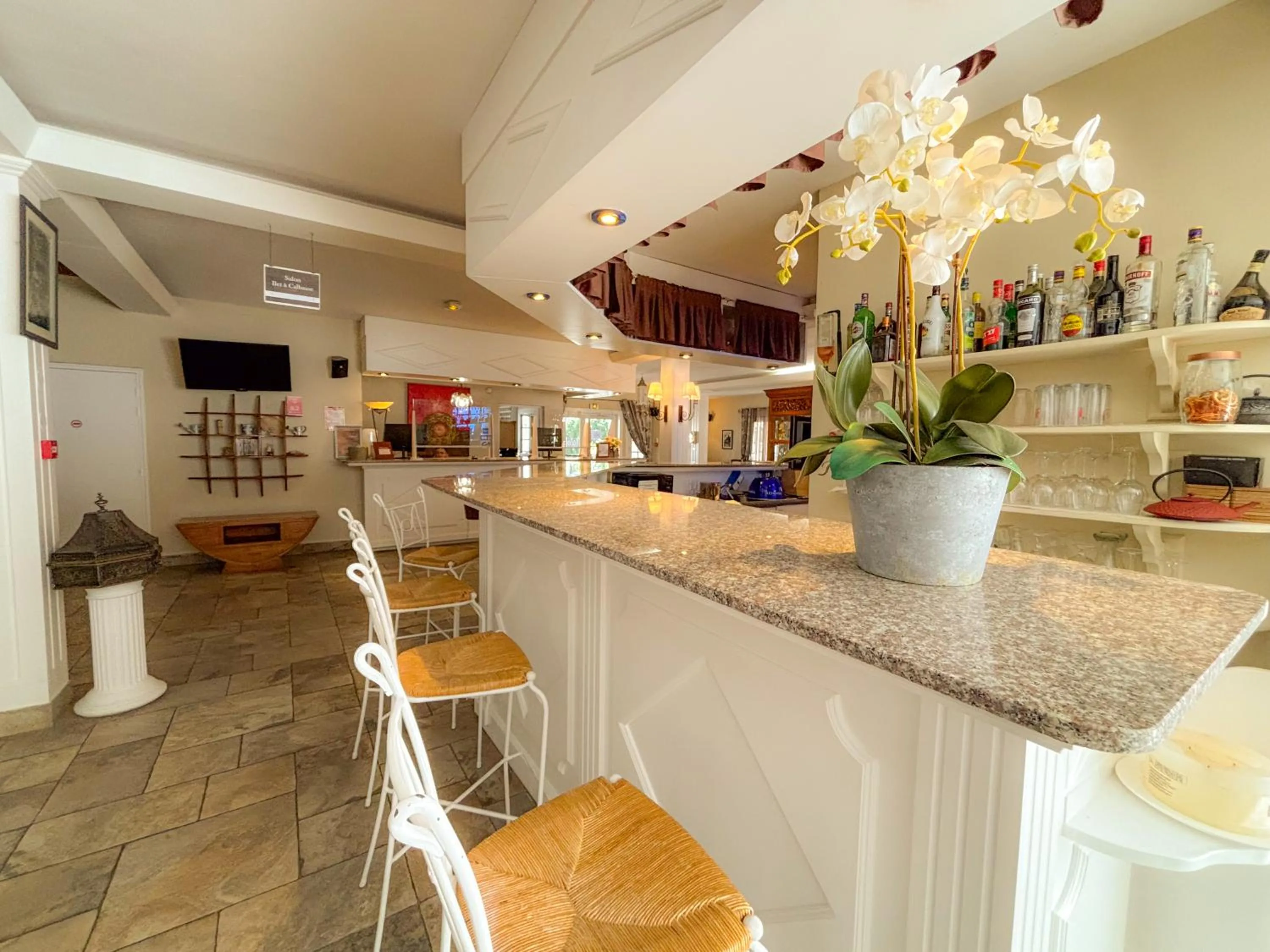 Communal lounge/ TV room in Hotel Le Cilaos